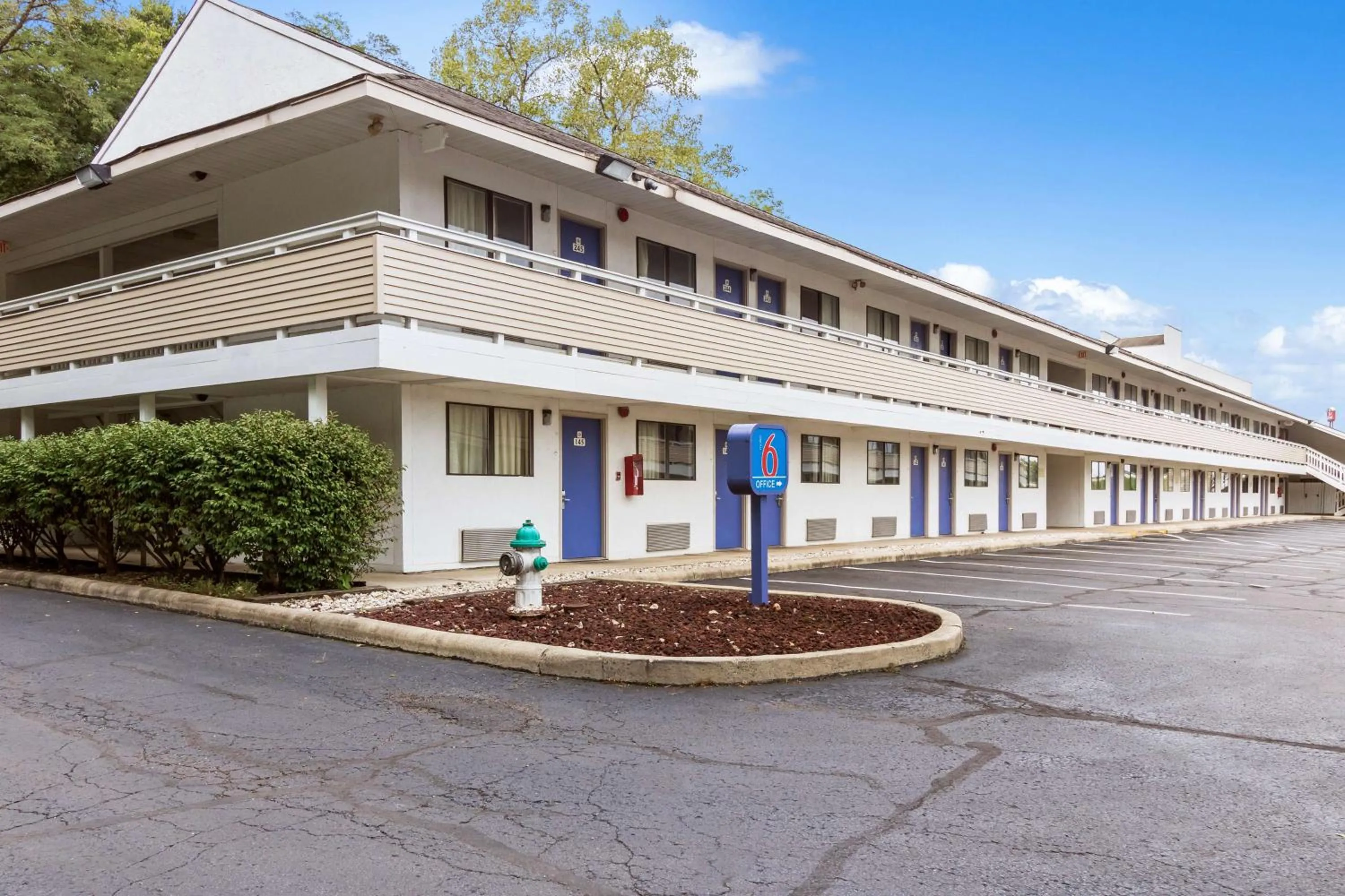 Property building in Motel 6-Dayton, OH - Englewood