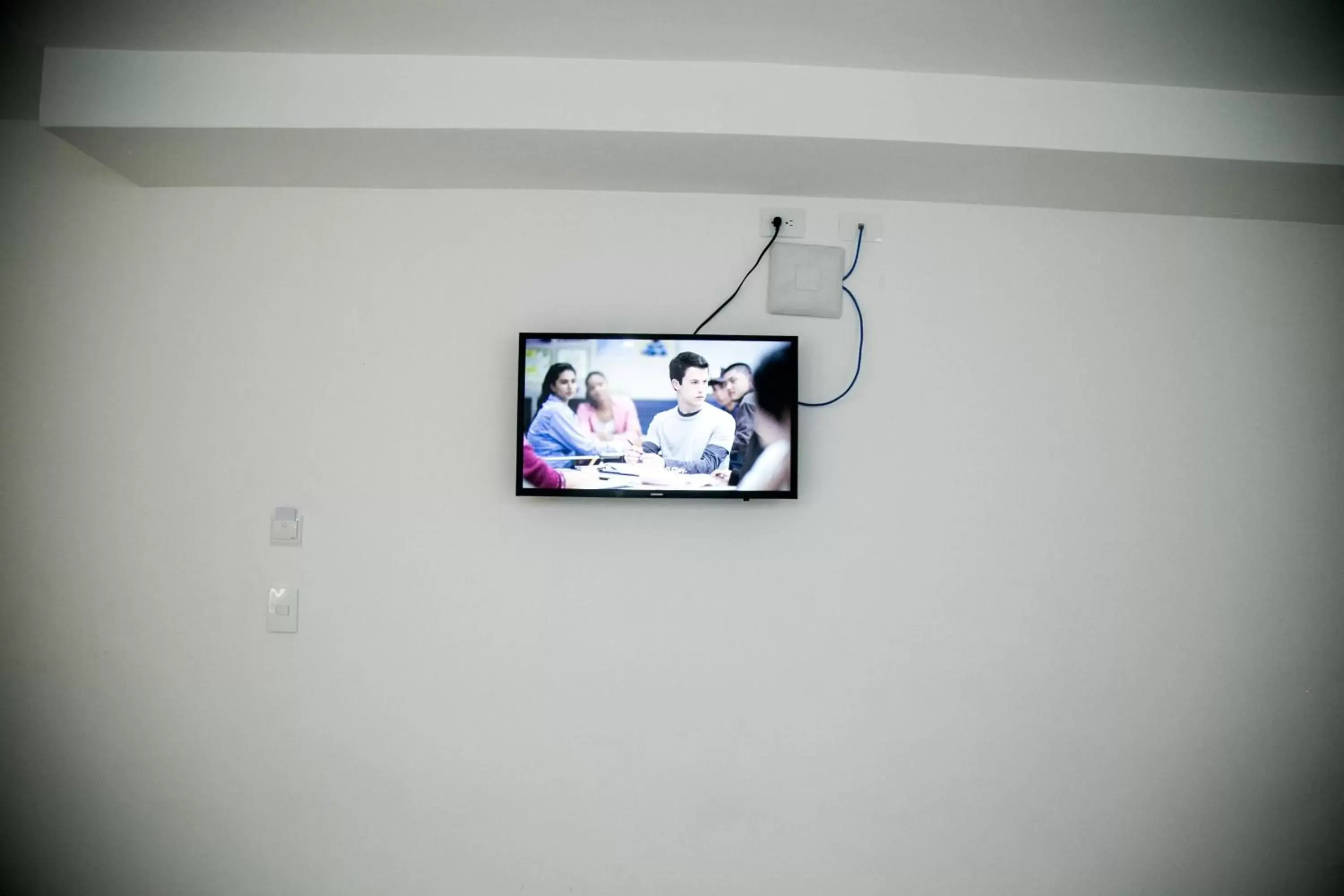 TV and multimedia, TV/Entertainment Center in Booking 500