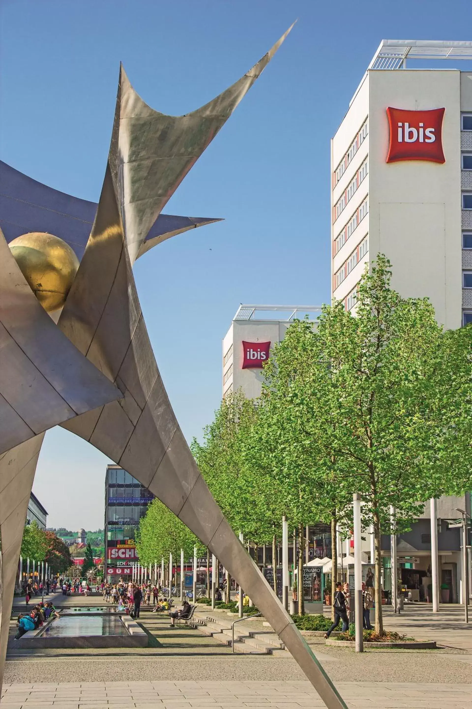 Facade/entrance, Property Building in ibis Dresden Zentrum