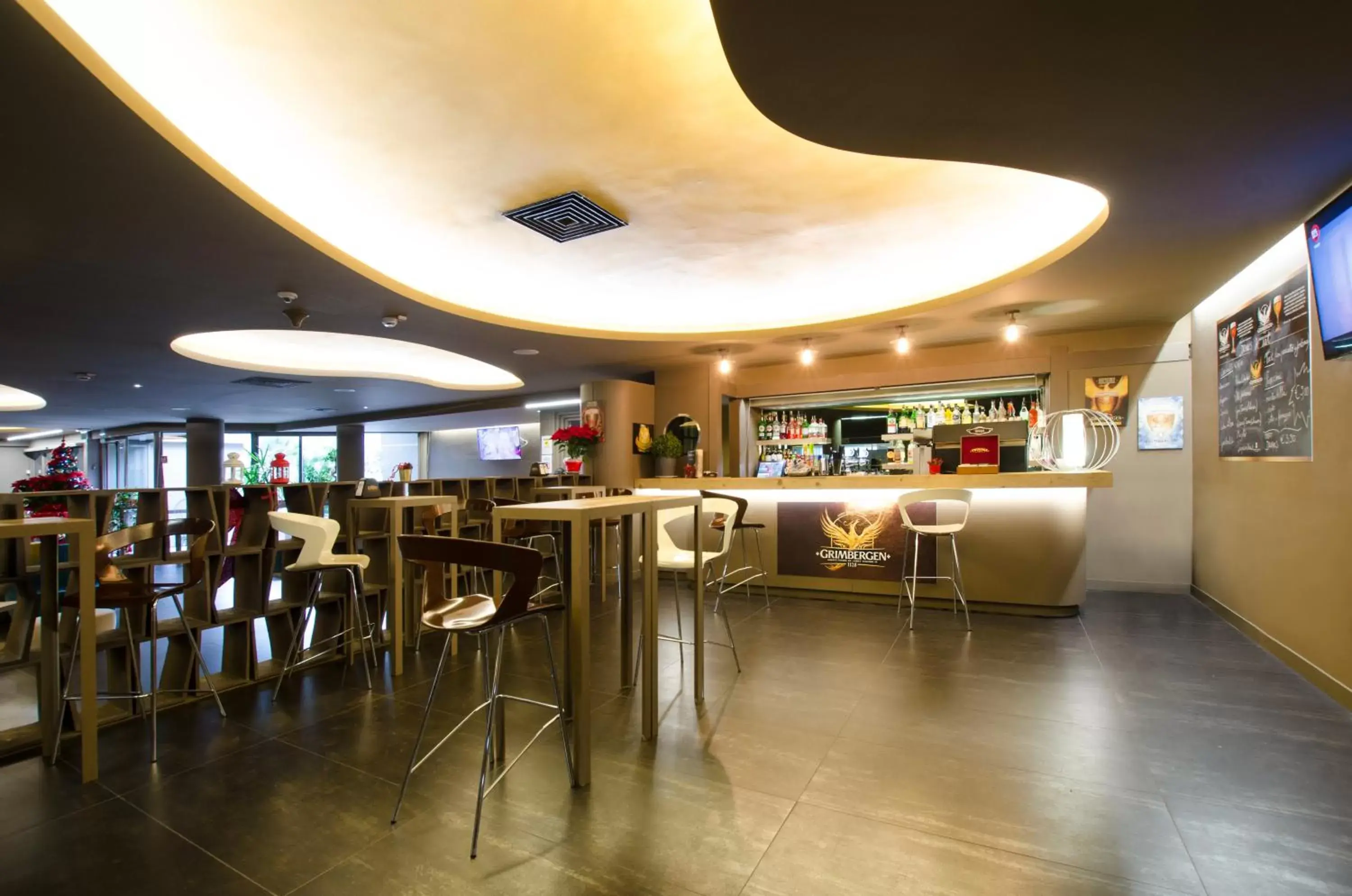 Lounge or bar, Restaurant/Places to Eat in The Gate Hotel