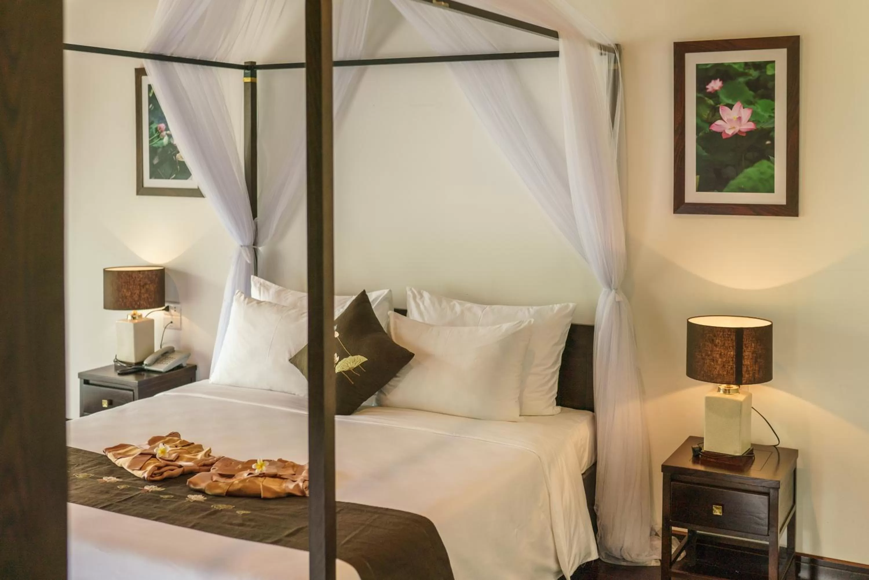 Bed in Aravinda Resort Ninh Binh