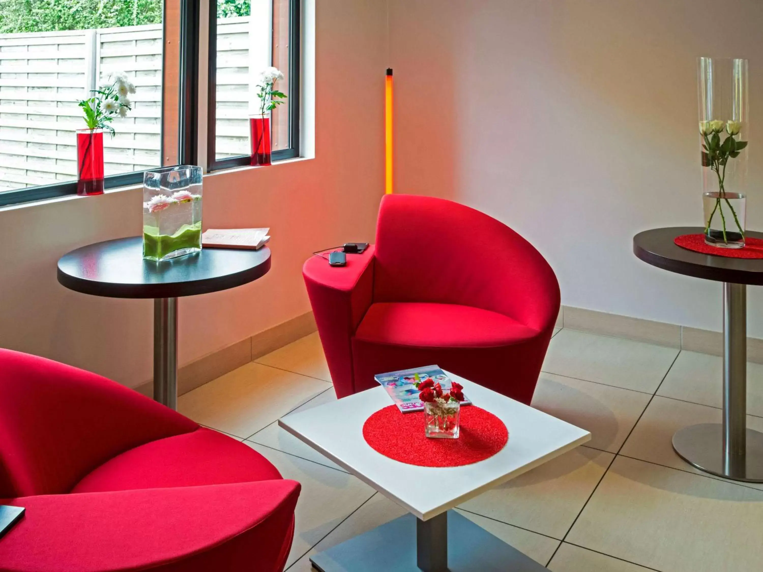 Restaurant/places to eat, Seating Area in ibis Rennes Beaulieu