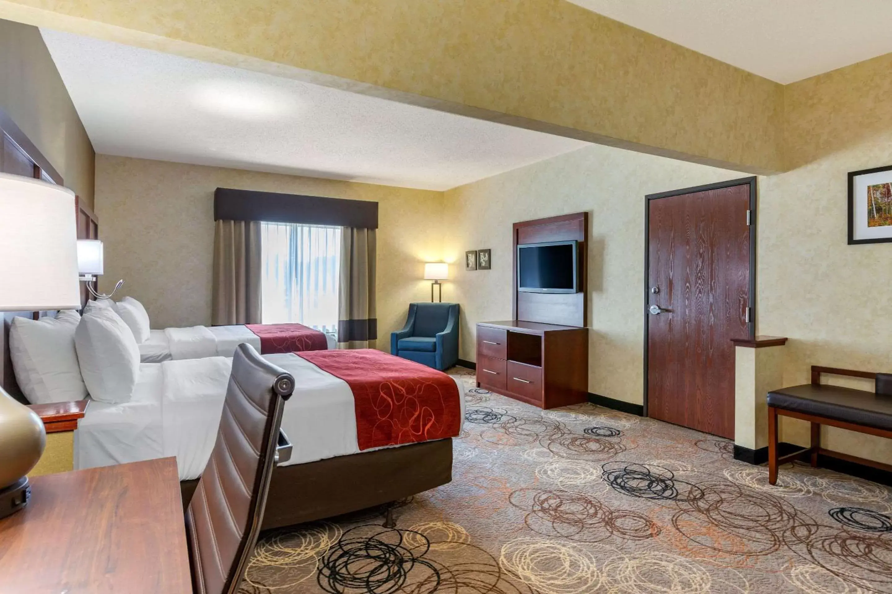 Photo of the whole room in Comfort Suites Southfield
