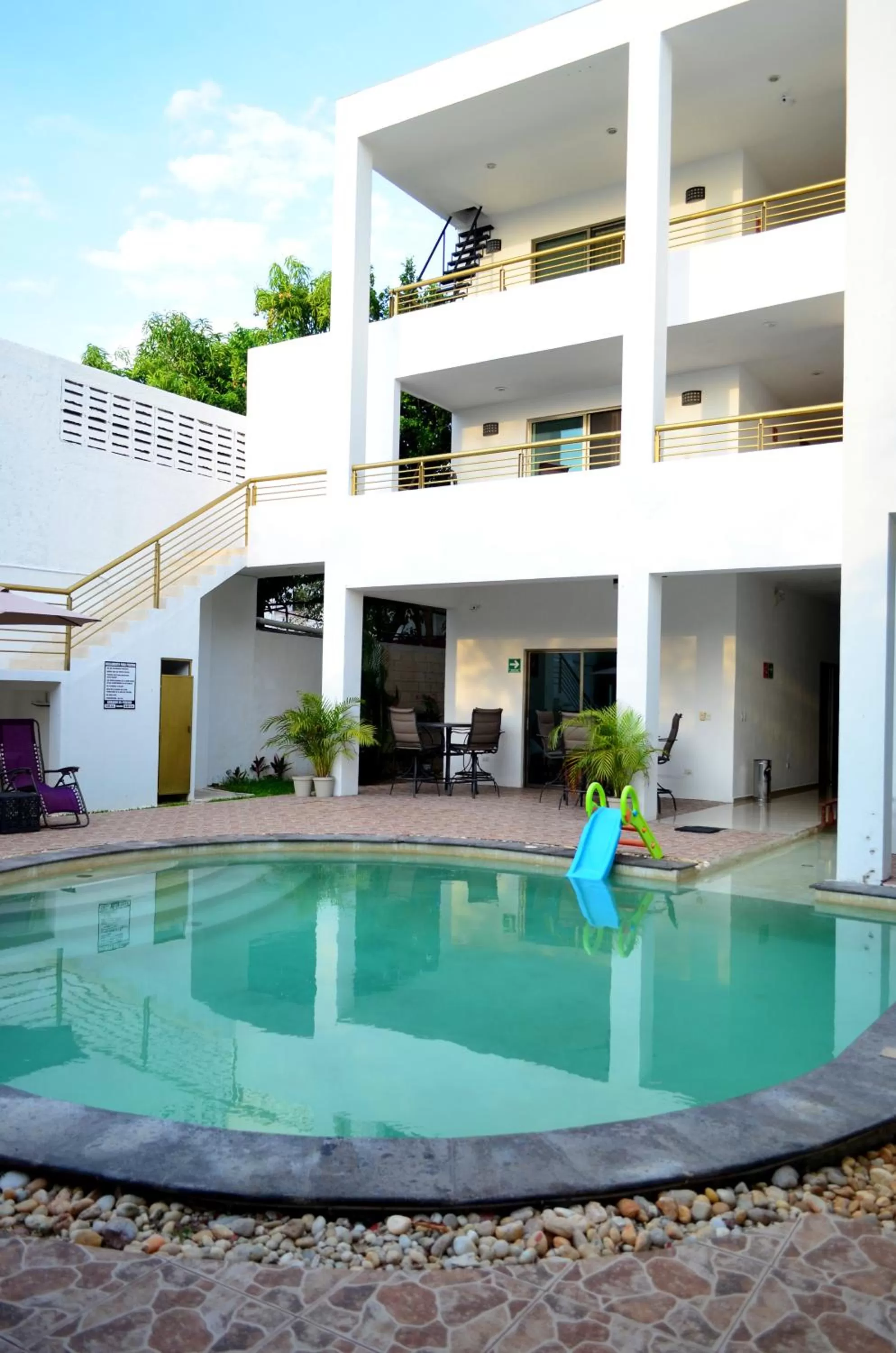 Swimming pool in Hotel Real Mercedes