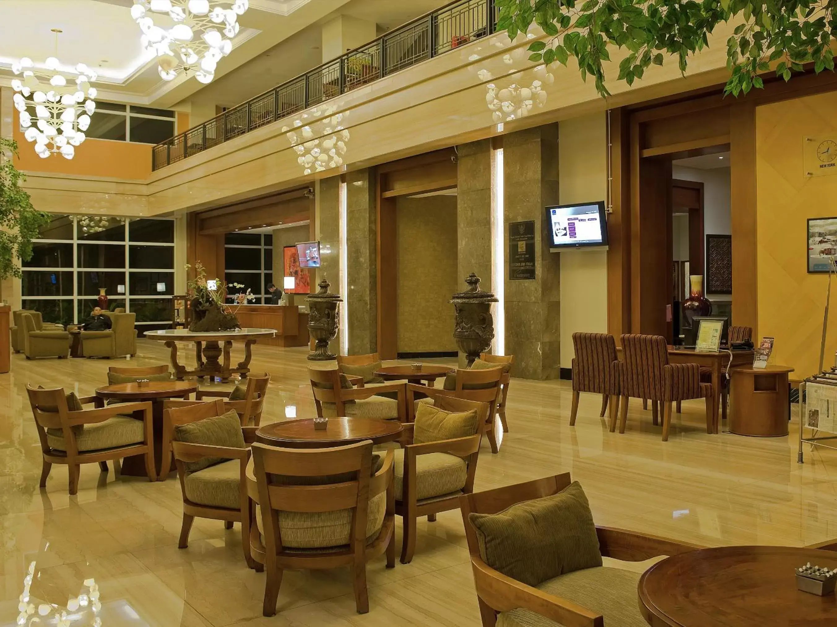 Lobby or reception, Restaurant/Places to Eat in Novotel Semarang - GeNose Ready, CHSE Certified