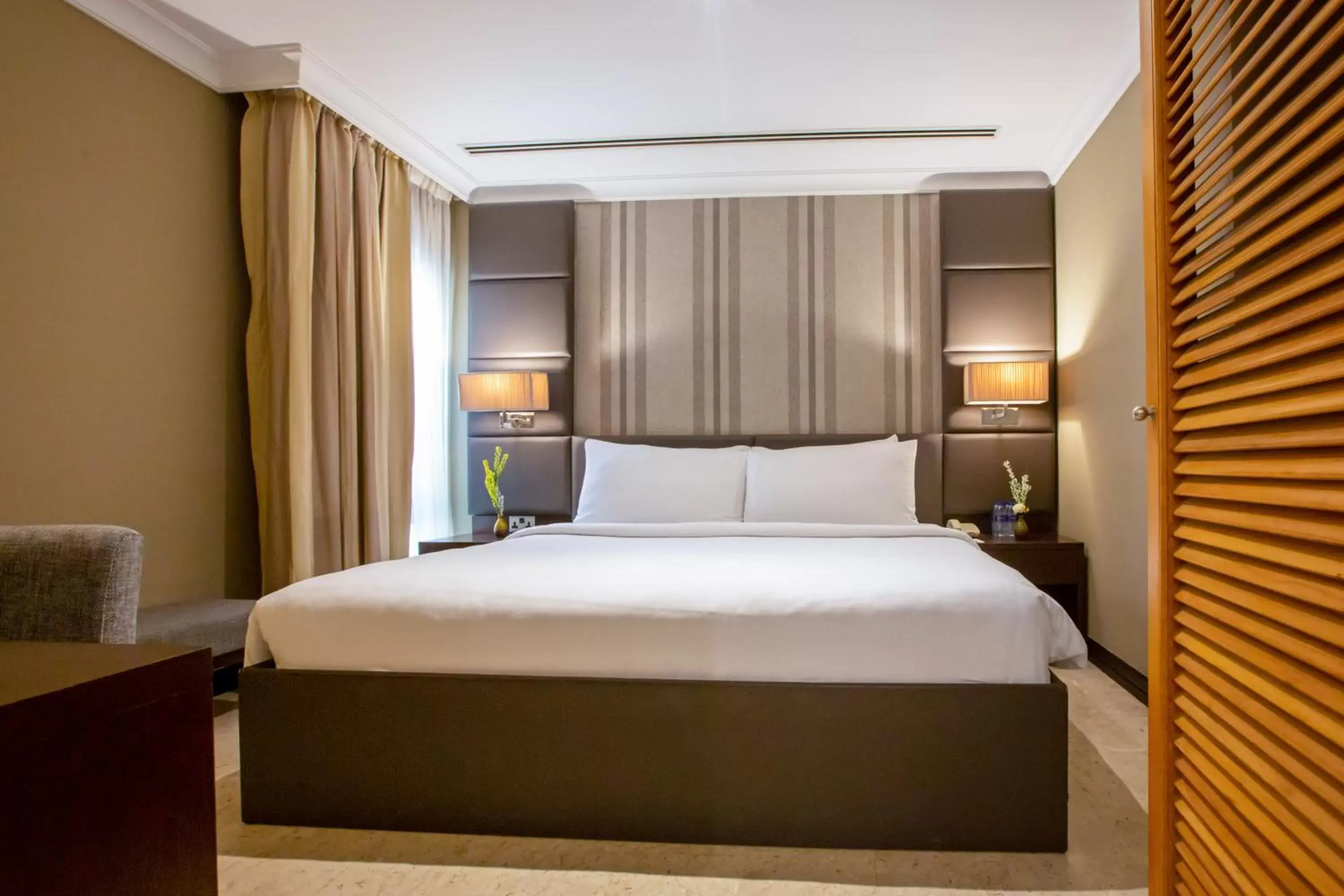 Bed in Dubai Marine Beach Resort & Spa