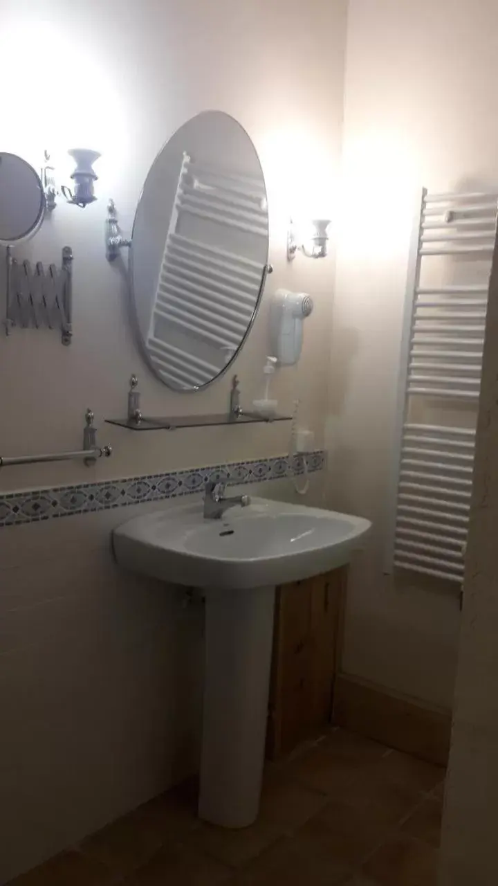 Bathroom in Chambres d'hôtes Belle Occitane