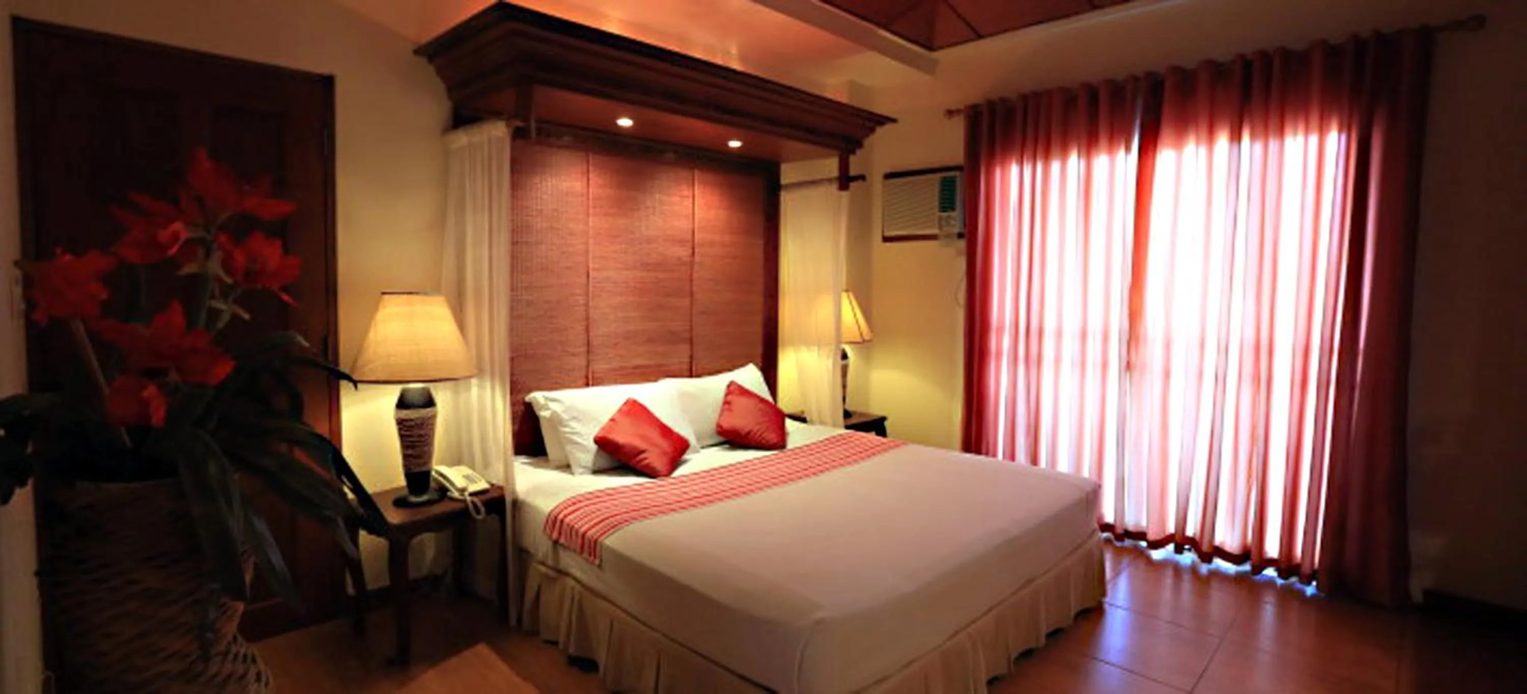 Photo of the whole room, Bed in Java Hotel