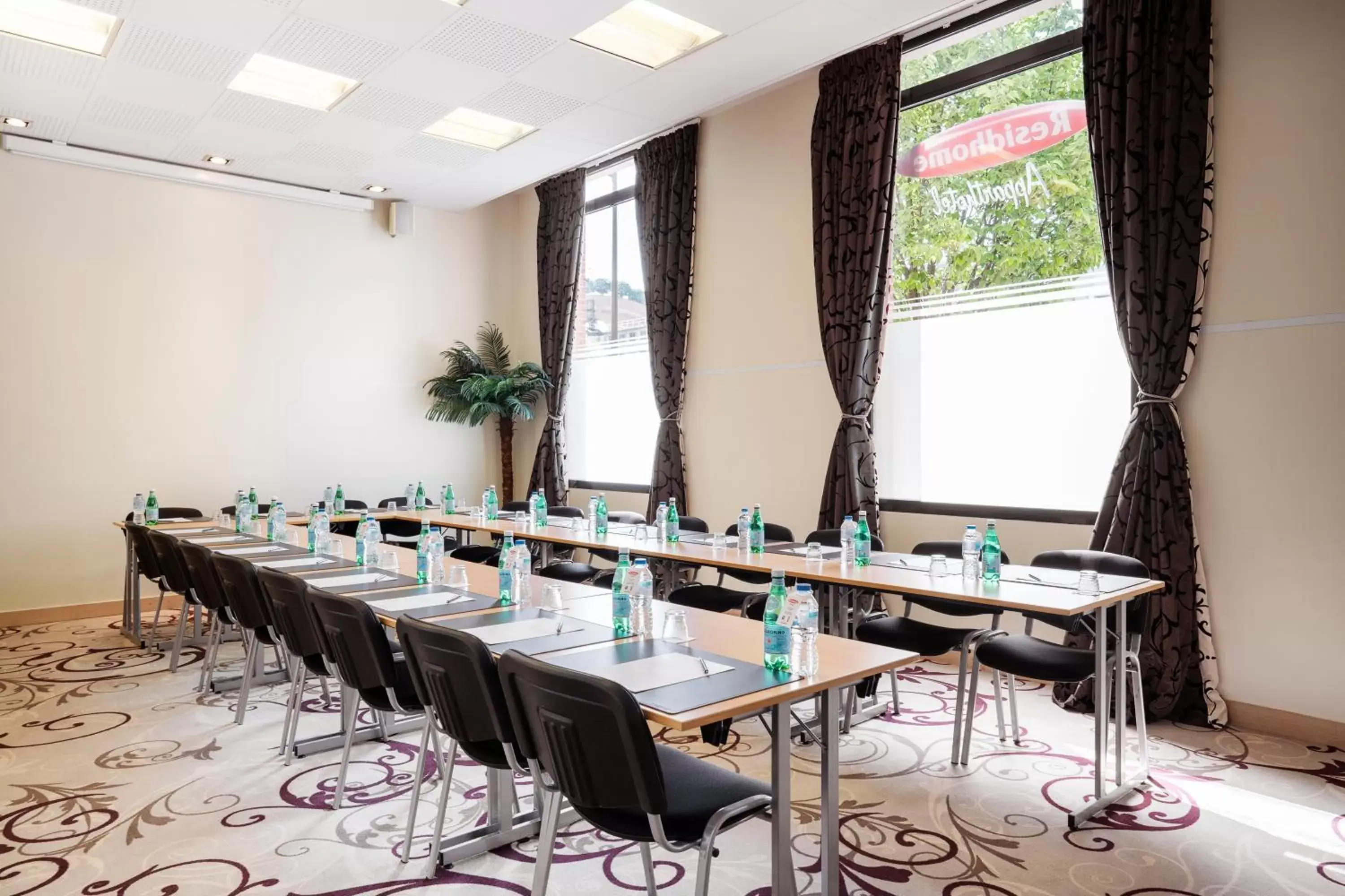 Meeting/conference room in Residhome Paris-Evry