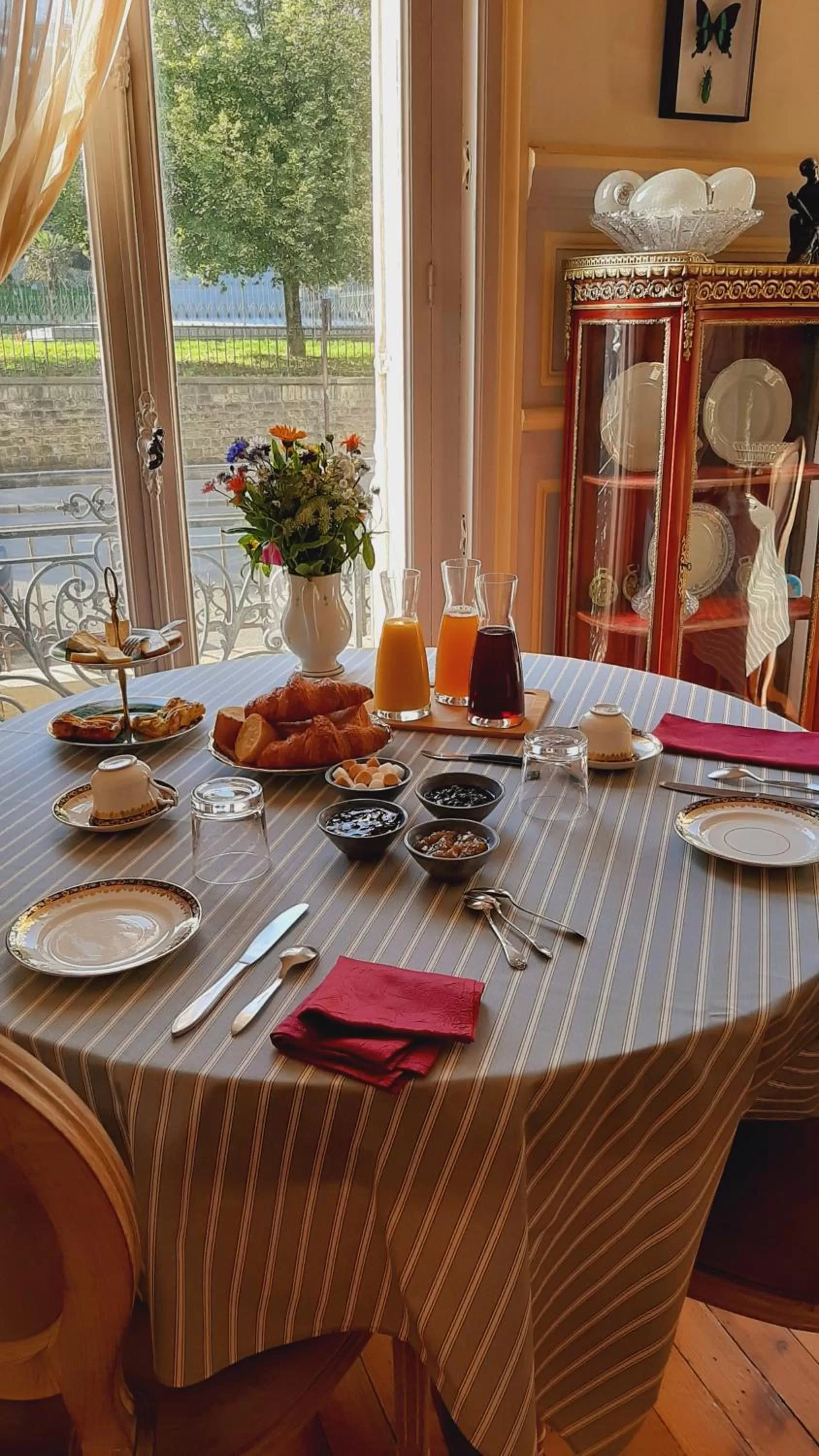 Breakfast in La Belle Boulonnaise