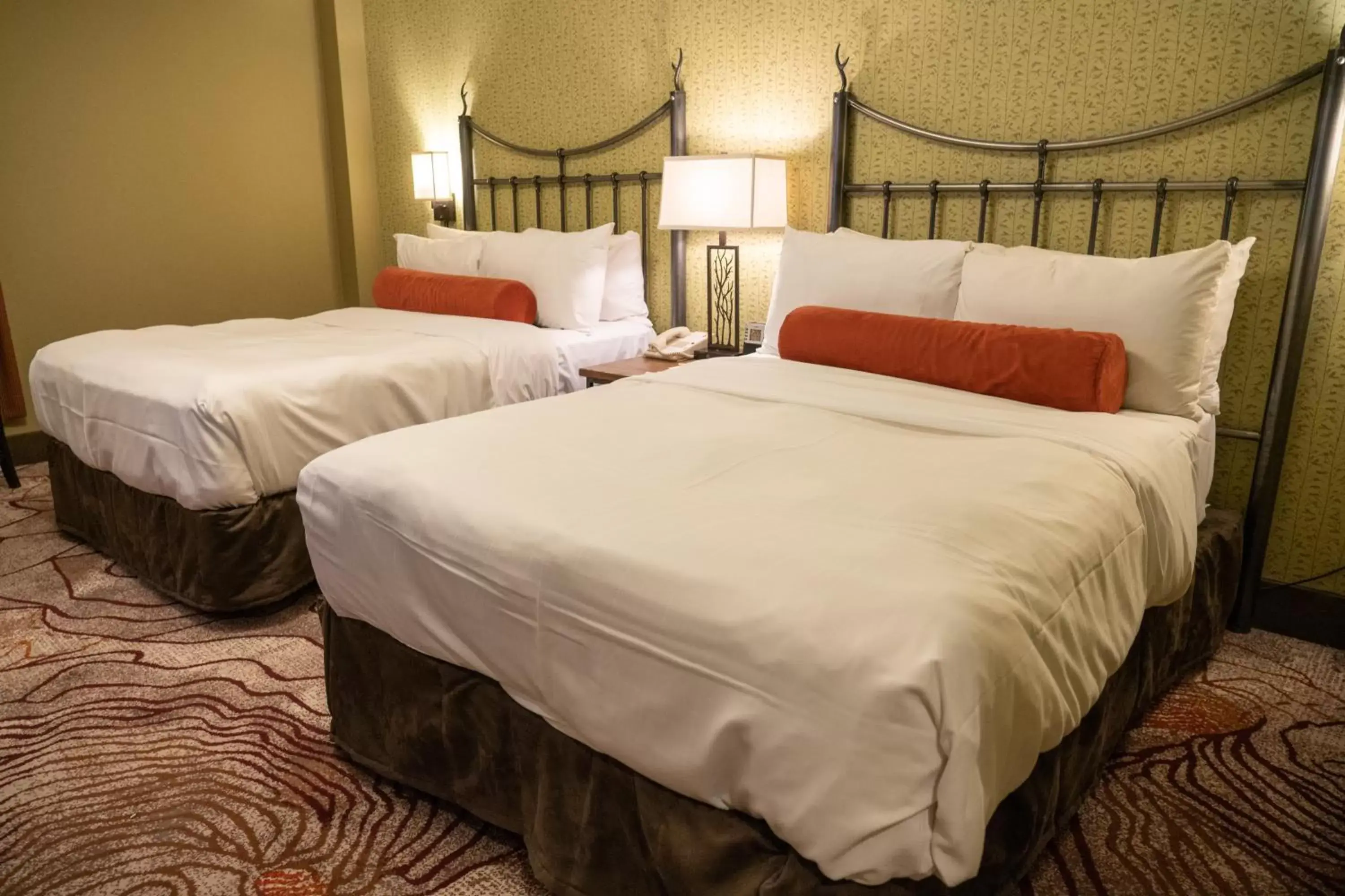 Photo of the whole room, Bed in Banff Caribou Lodge and Spa