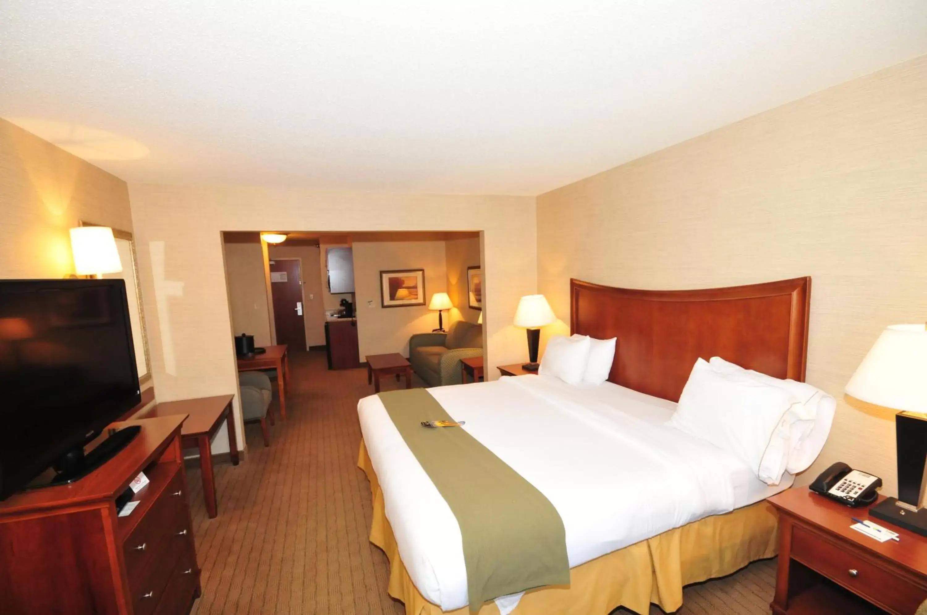 Bedroom in Holiday Inn Express Hotel & Suites Urbana-Champaign-U of I Area, an IHG Hotel