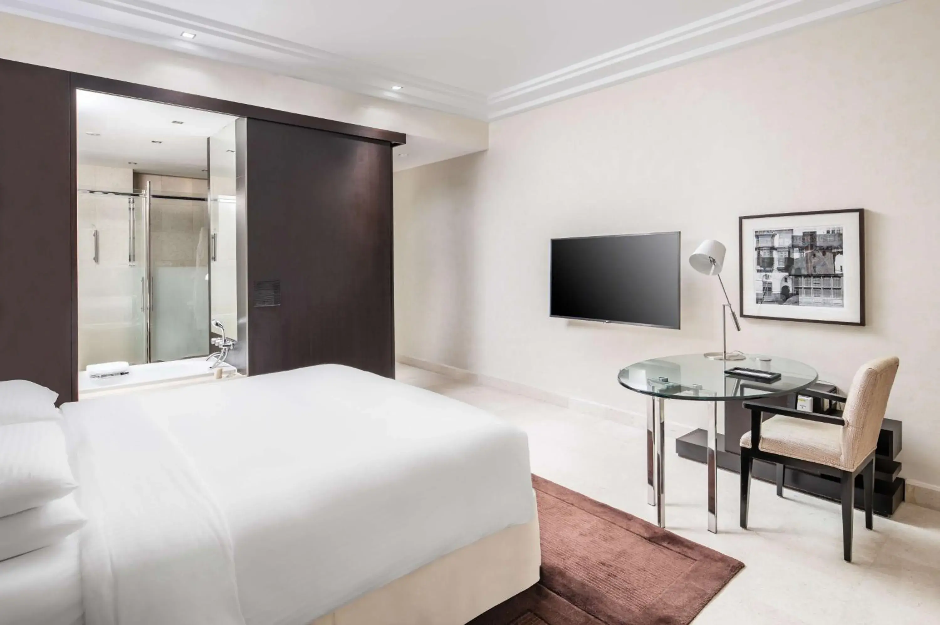 Bedroom, TV/Entertainment Center in Park Hyatt Jeddah Marina Club and Spa