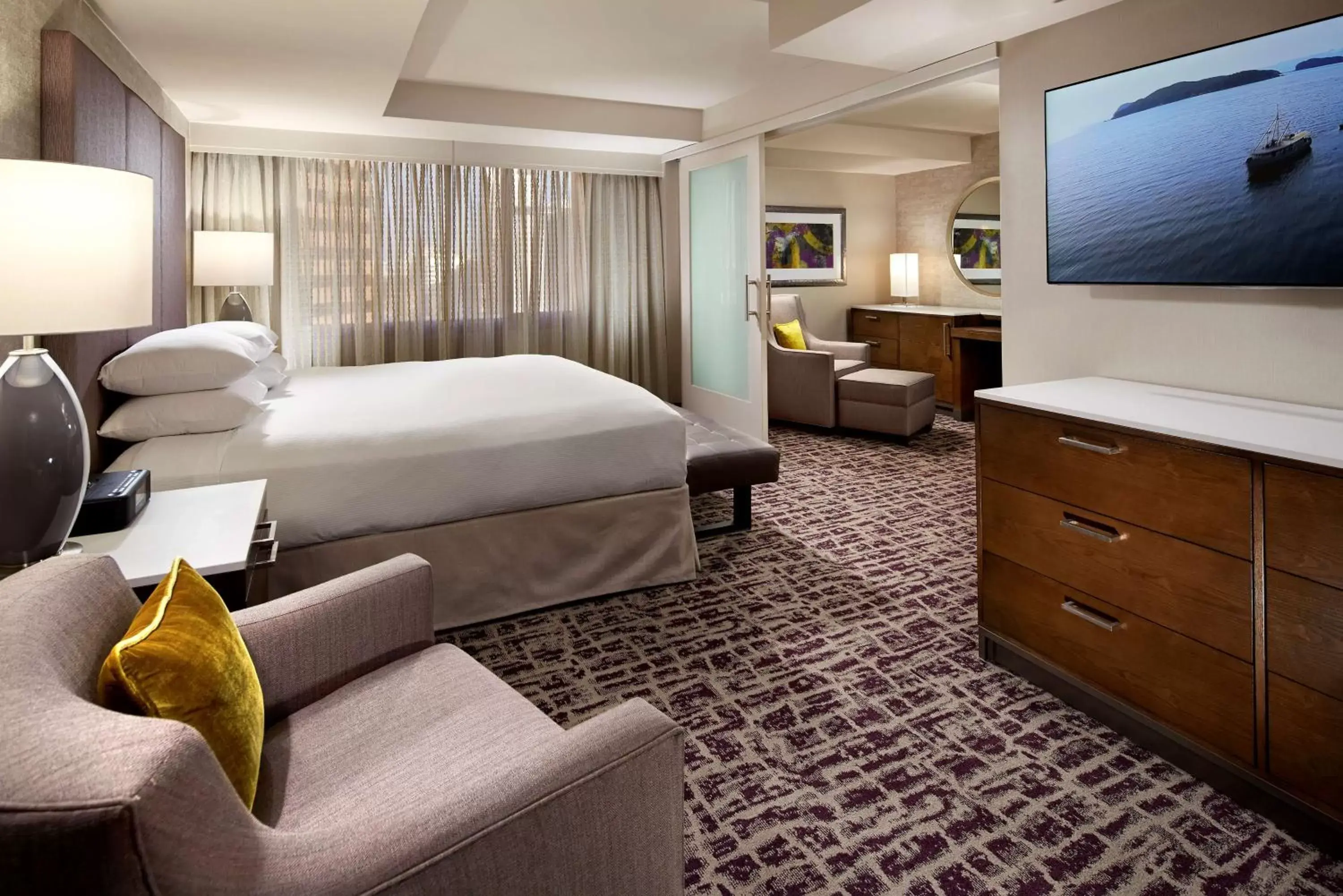 Bedroom, Bed in Hilton Long Beach Hotel