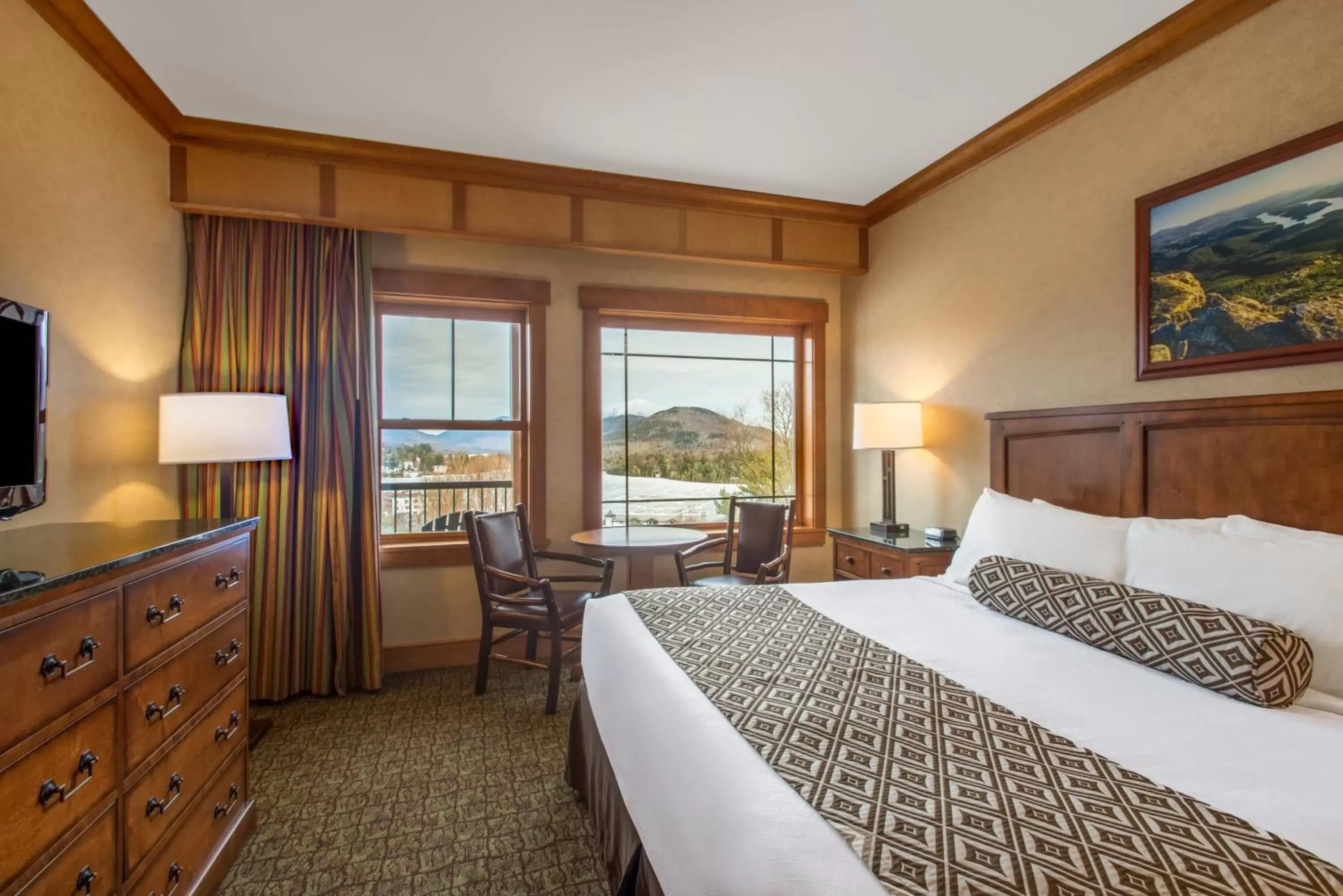 Photo of the whole room, Bed in Crowne Plaza Lake Placid, an IHG Hotel