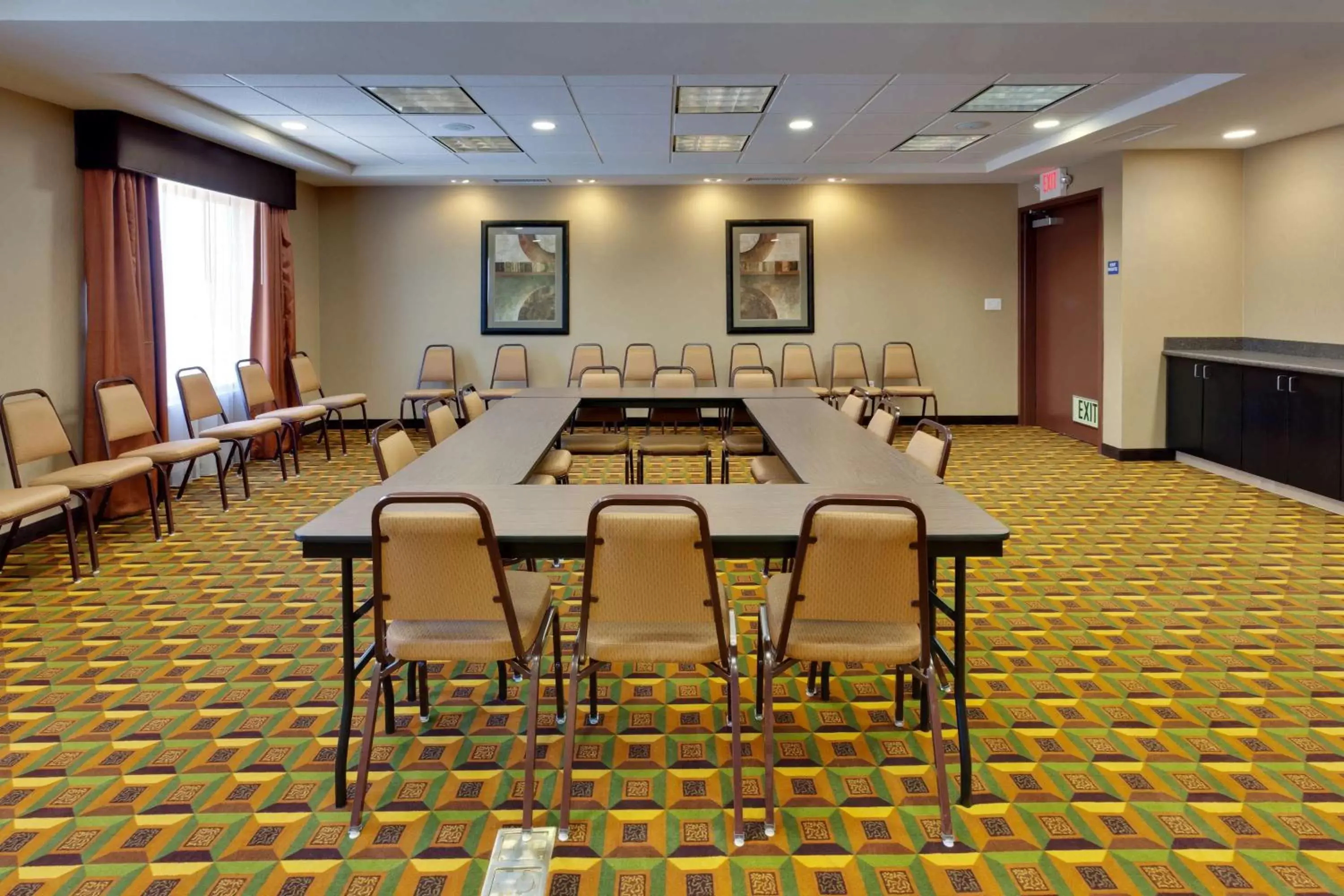 Meeting/conference room in Hampton Inn & Suites Fresno - Northwest