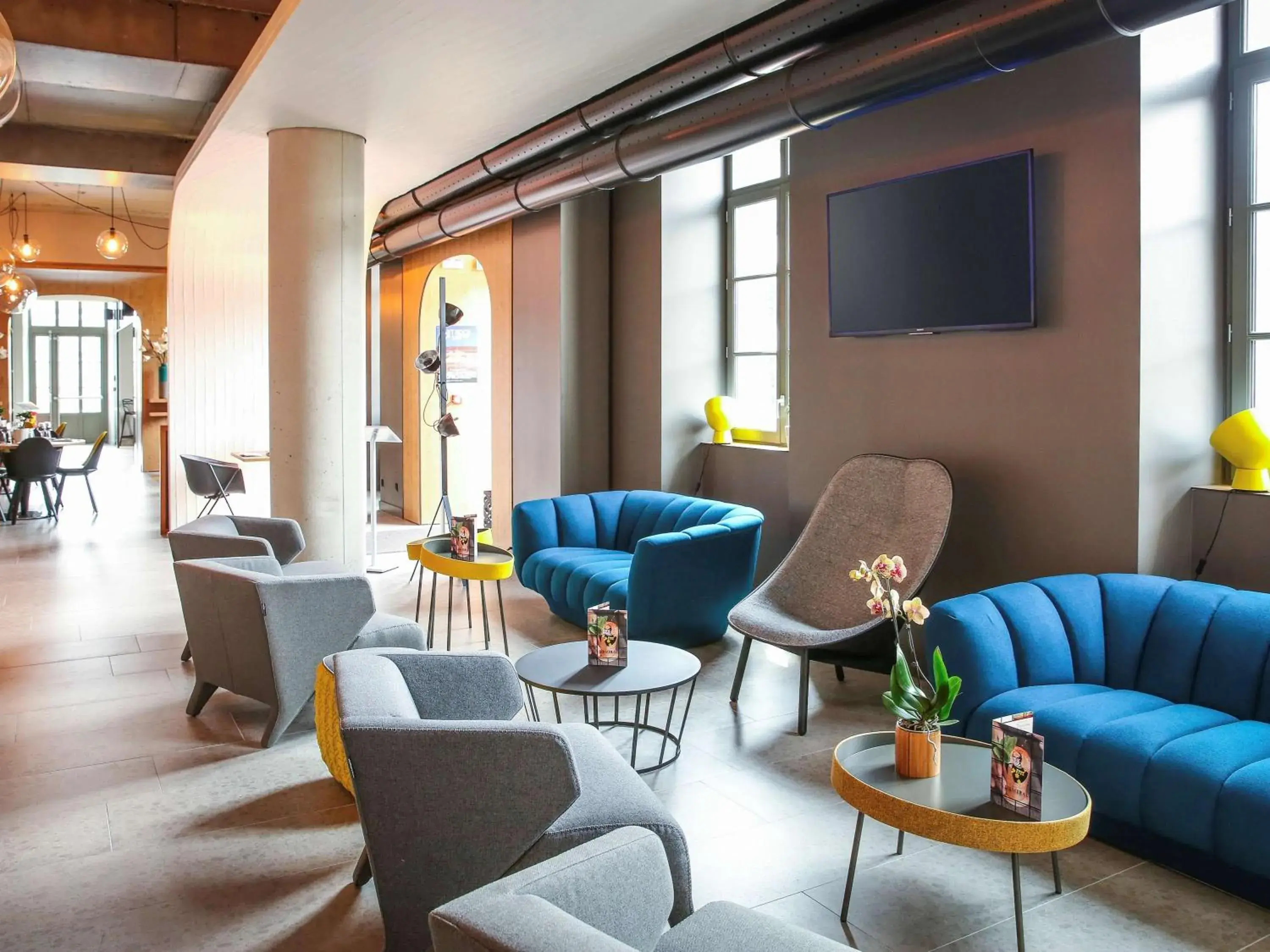 Lounge or bar, Seating Area in Novotel Saint Brieuc Centre Gare