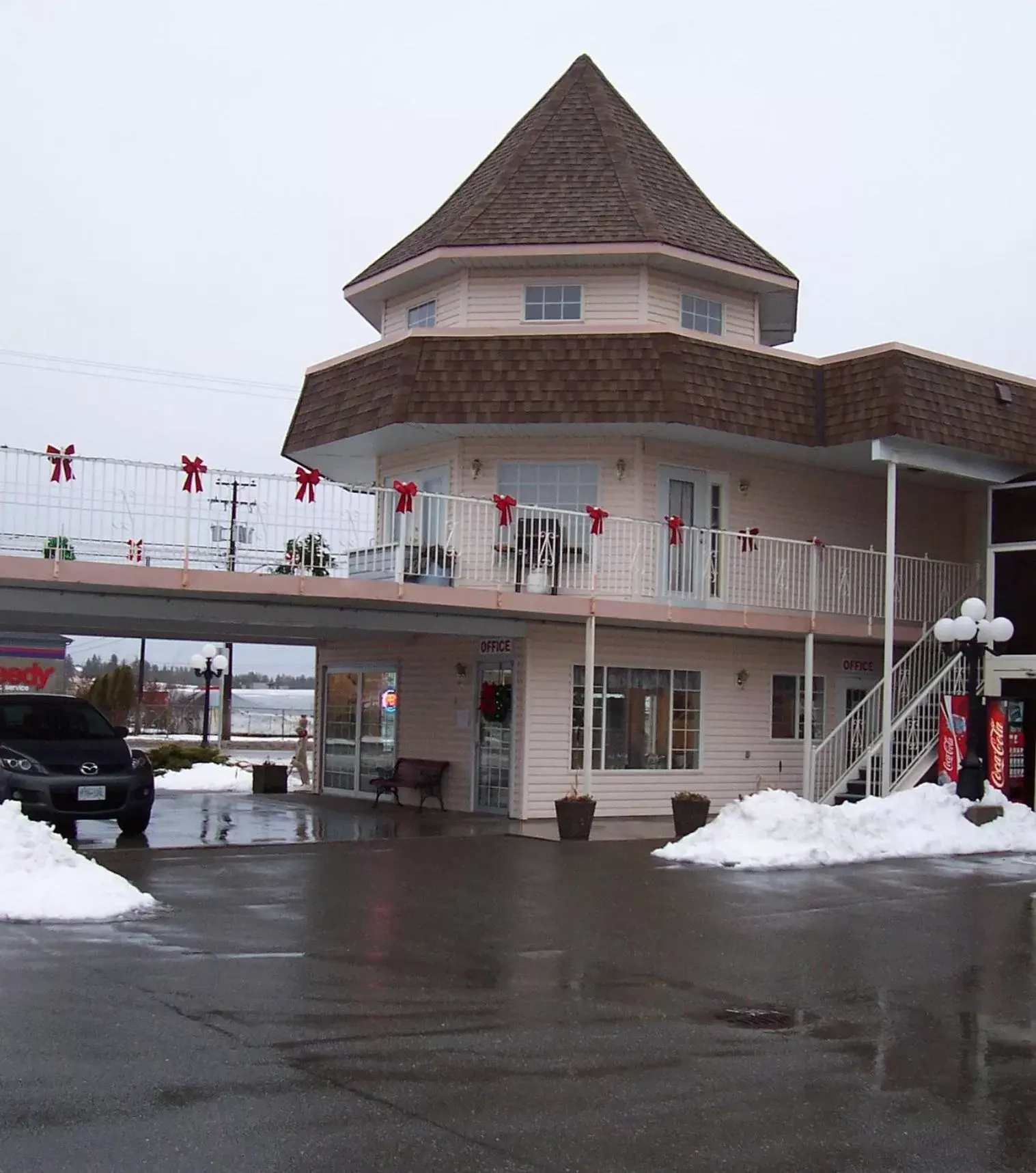 Winter, Property Building in Model A Inn