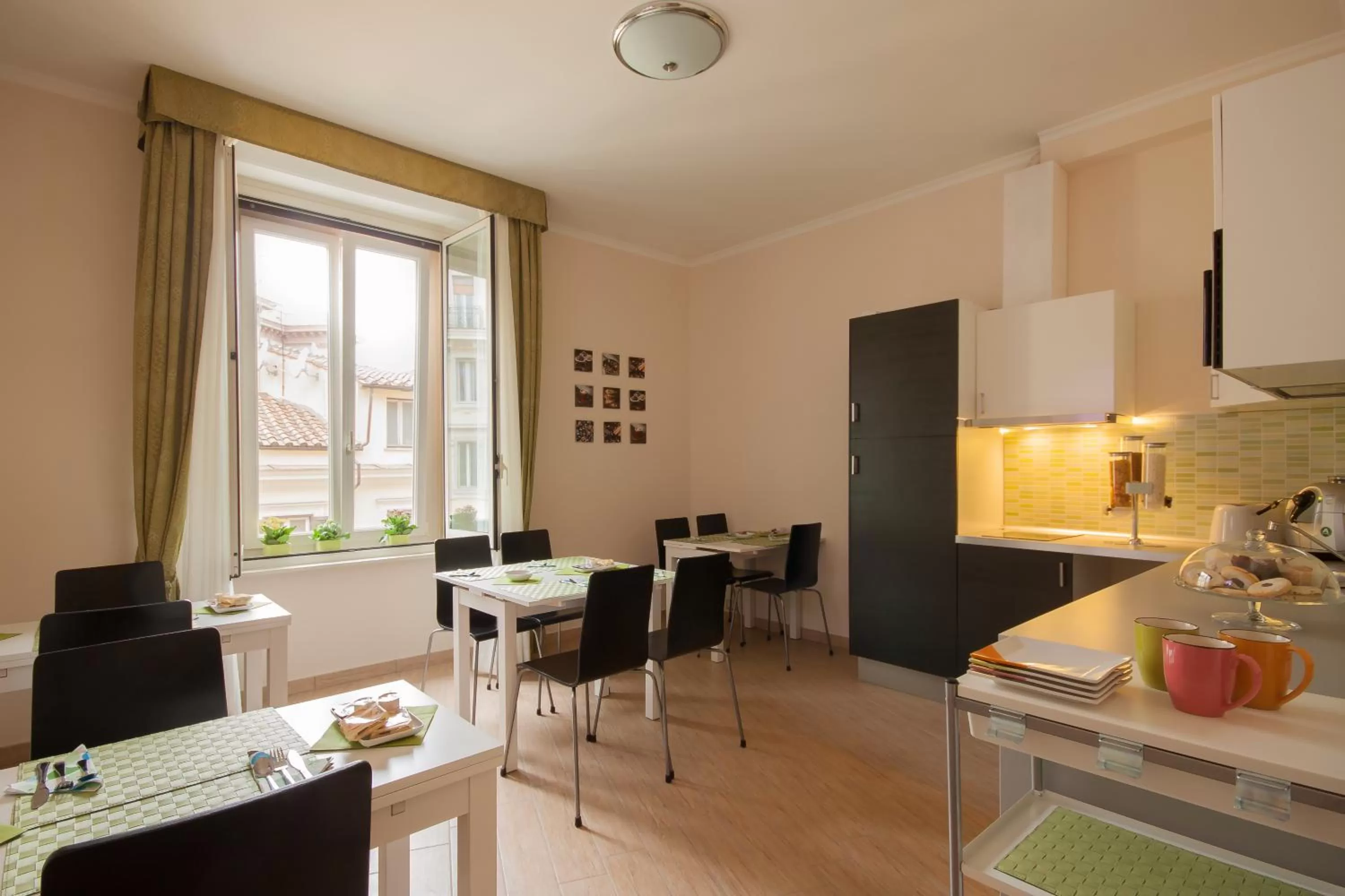 Kitchen or kitchenette in Rome Kings Suite