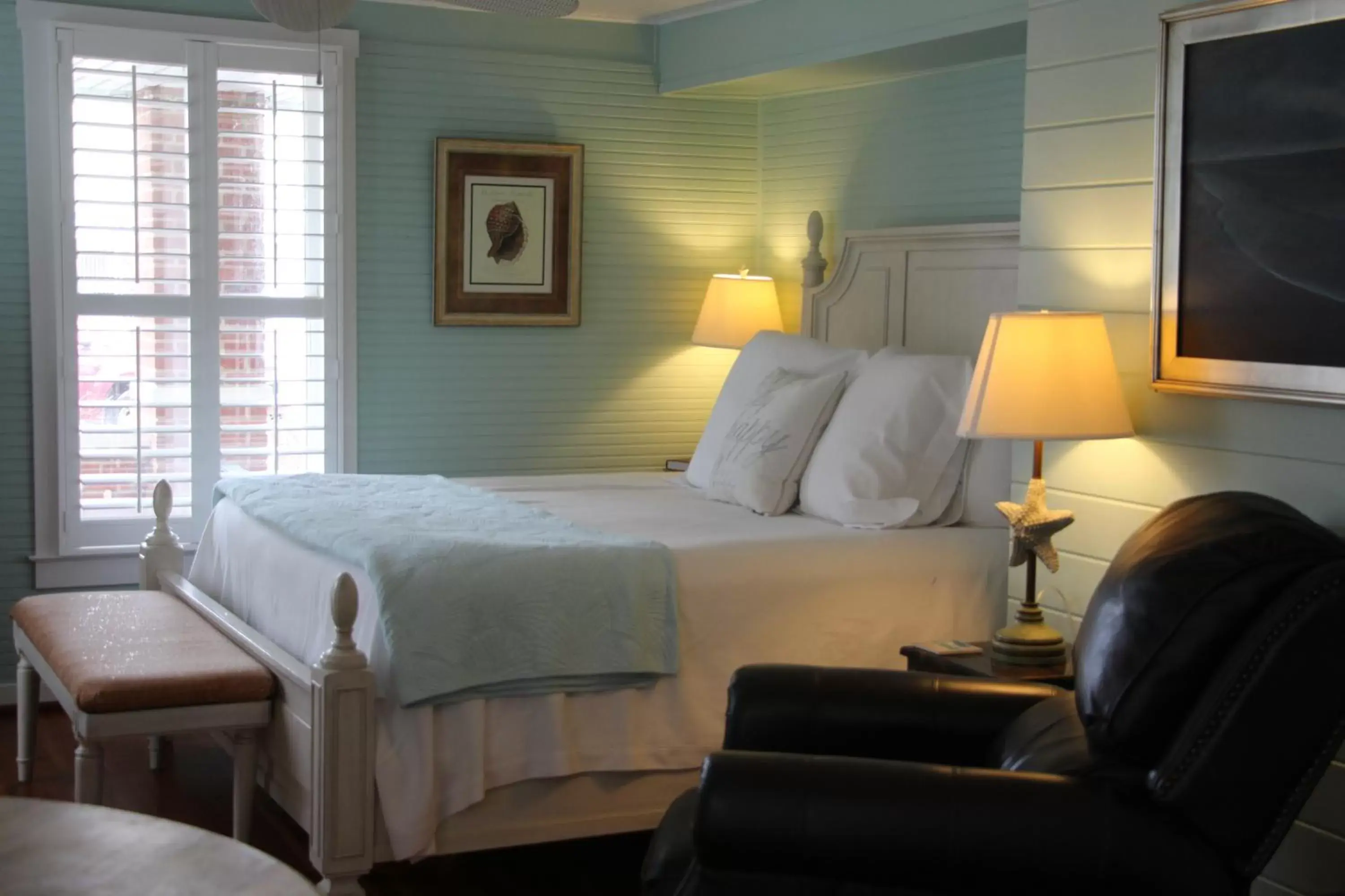 Bed in Beachview Inn and Spa