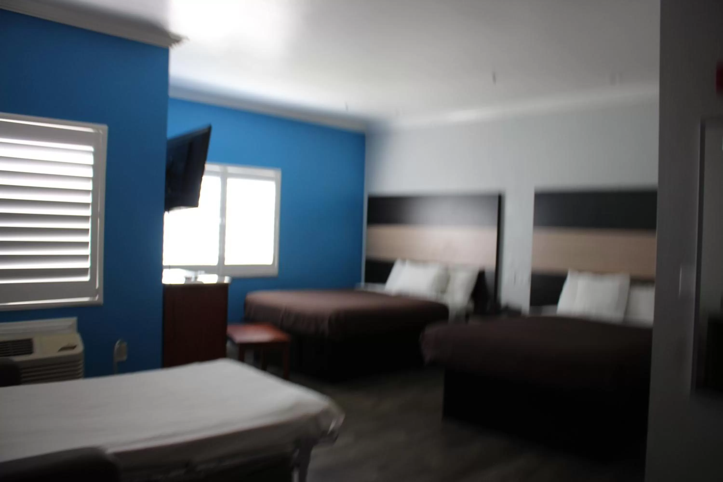 Bed in Rodeway Inn & Suites Hayward - Oakland South