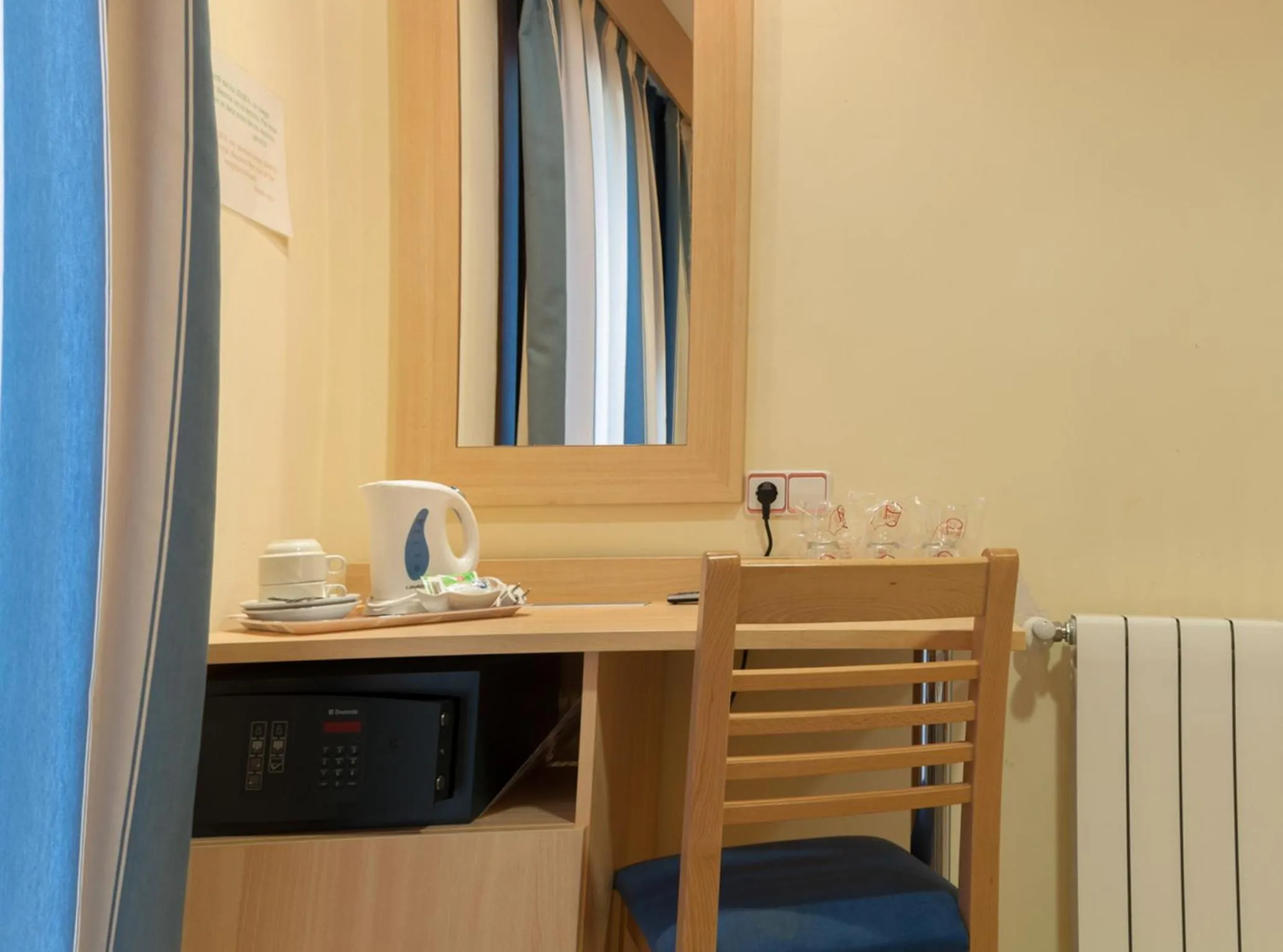 Coffee/tea facilities in Hotel Cantón