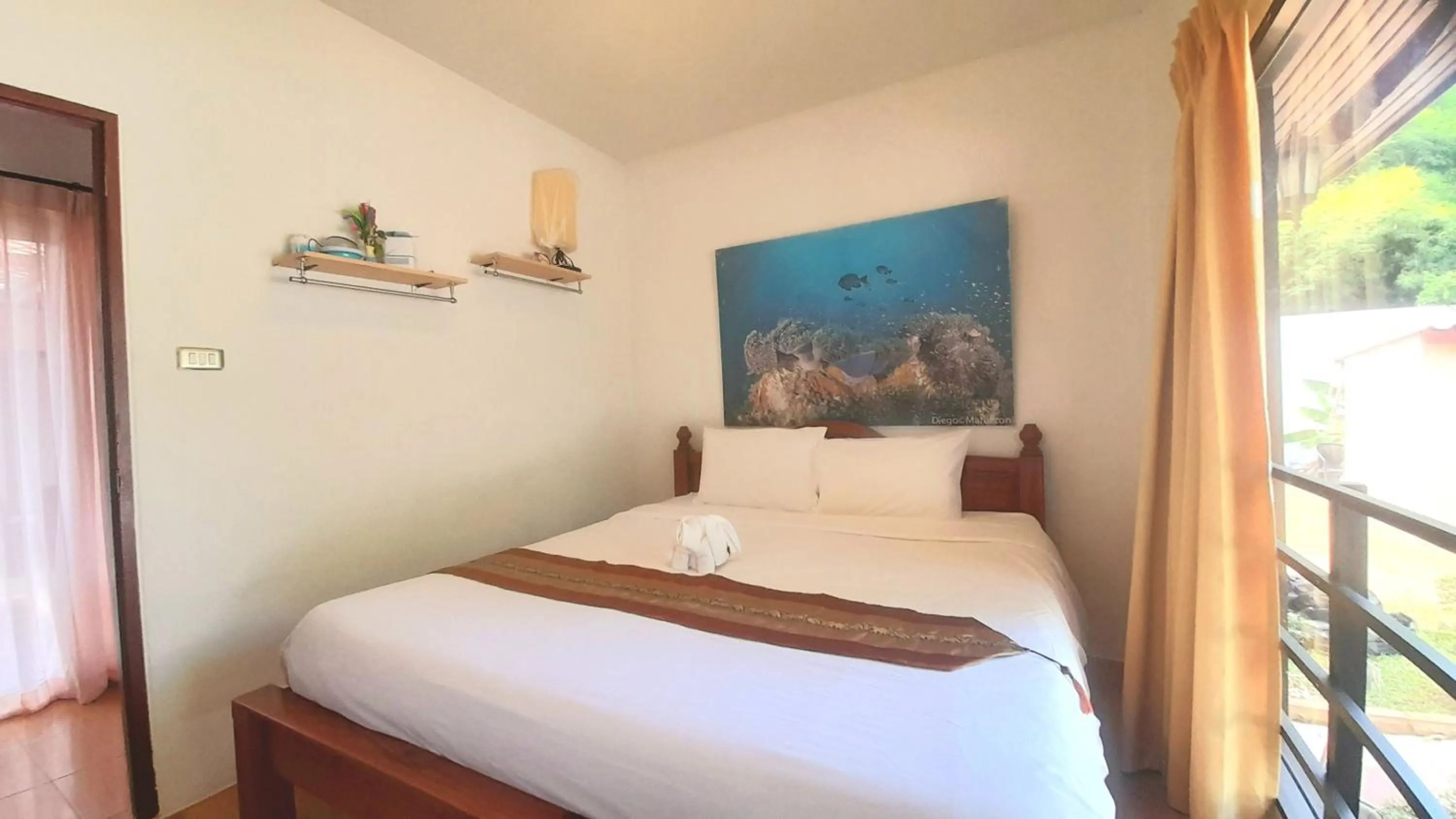 Photo of the whole room, Bed in Samui Diving Resort