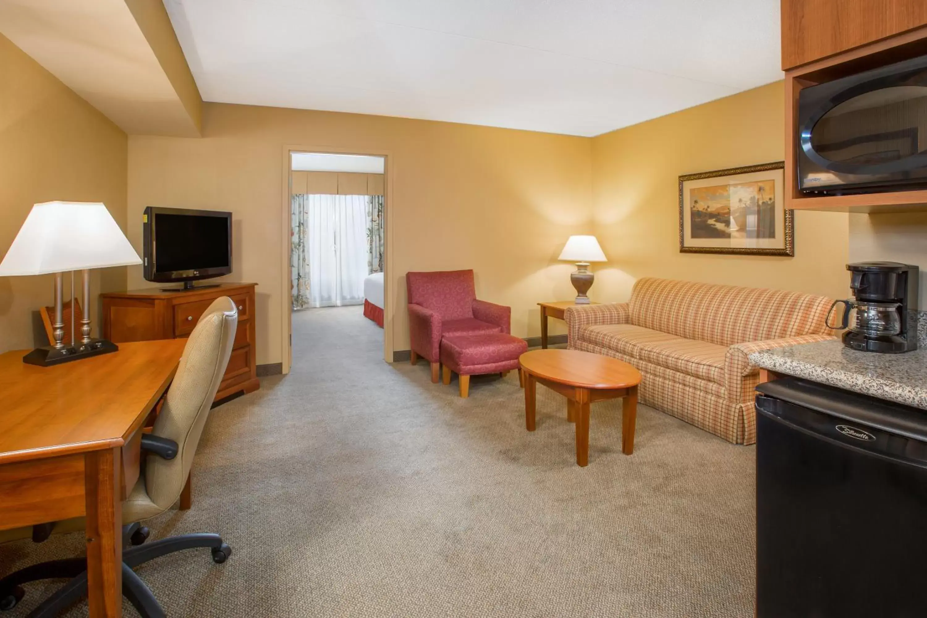 Photo of the whole room, Seating Area in Holiday Inn Express & Suites Bloomington, an IHG Hotel