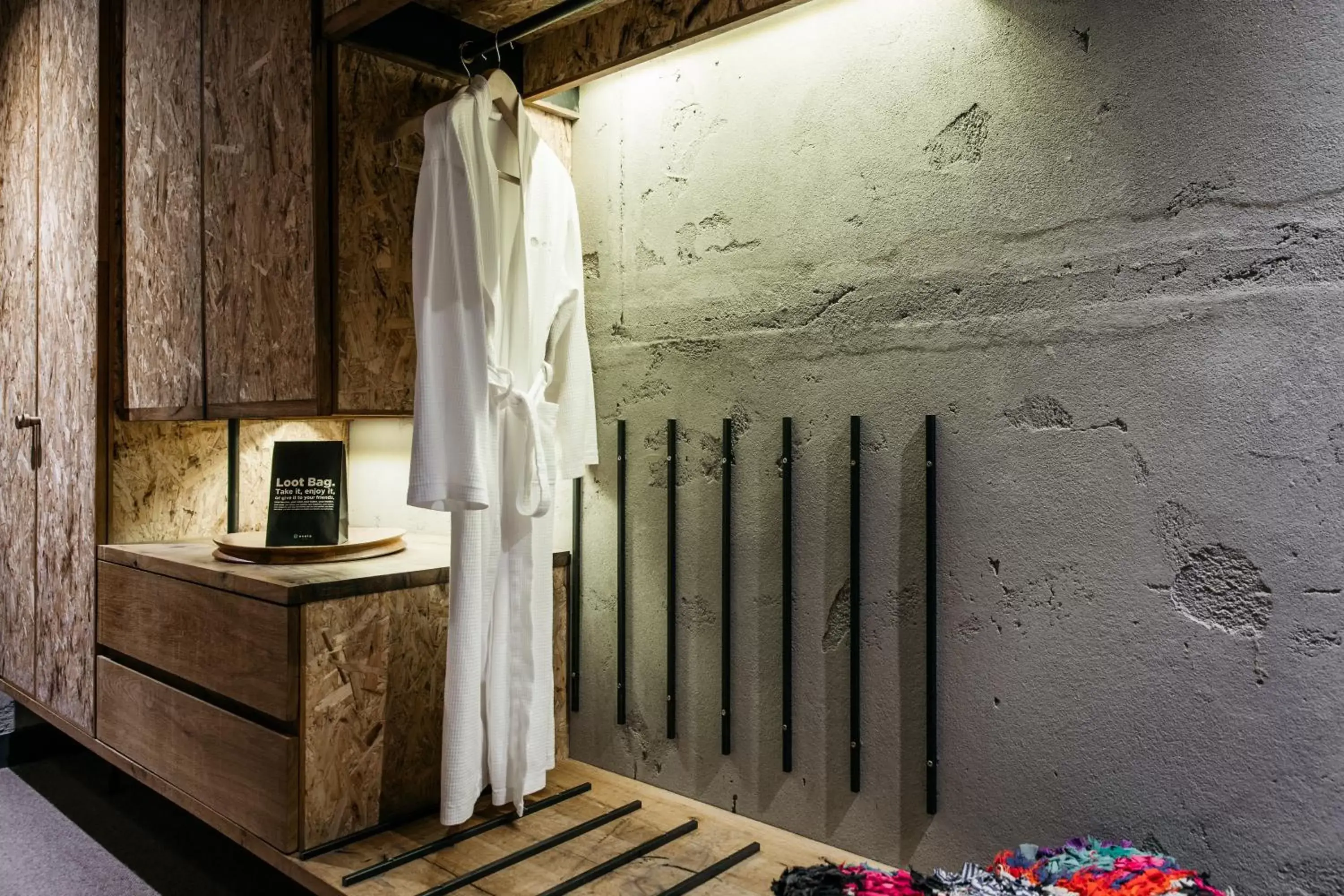 wardrobe in Ovolo Nishi