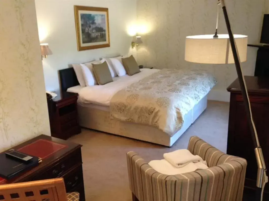 Twin Room with Private Bathroom in Hardwicke Hall Manor Hotel
