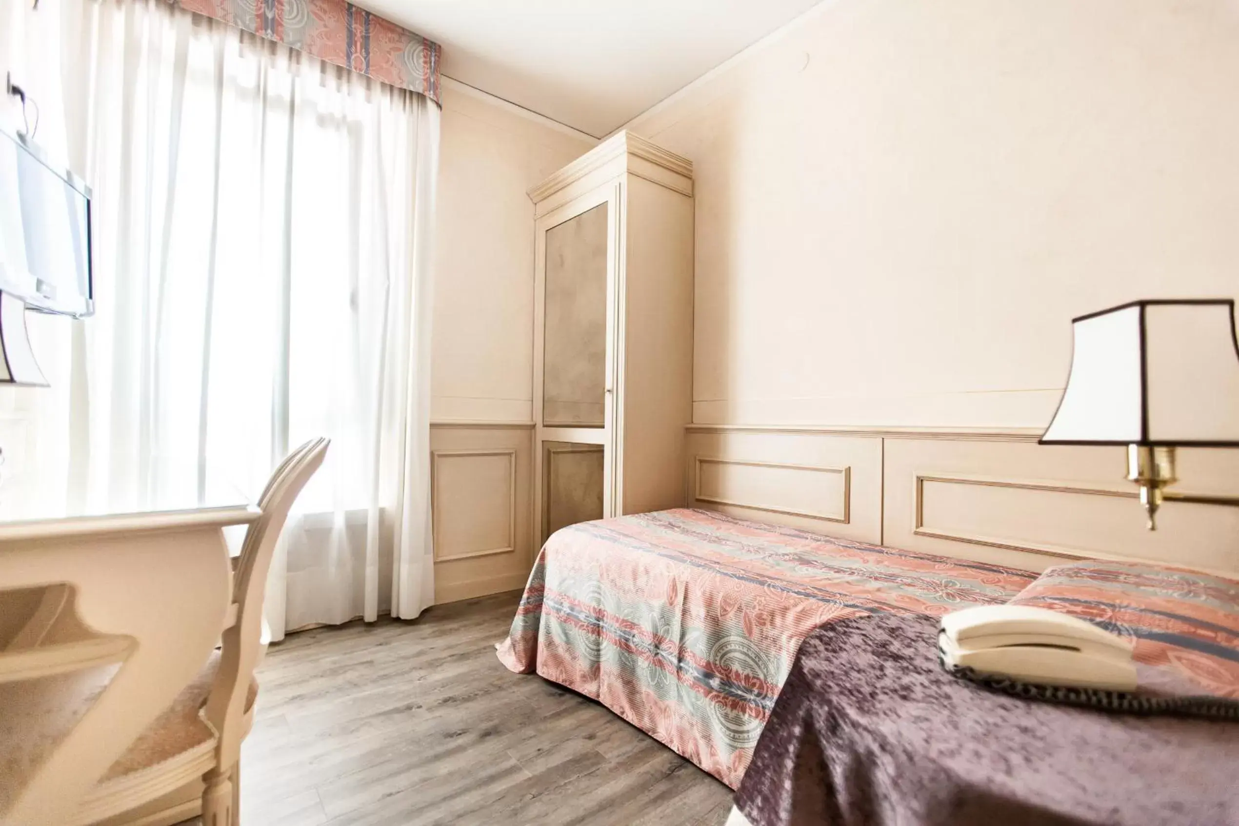Single Room in Hotel San Luca