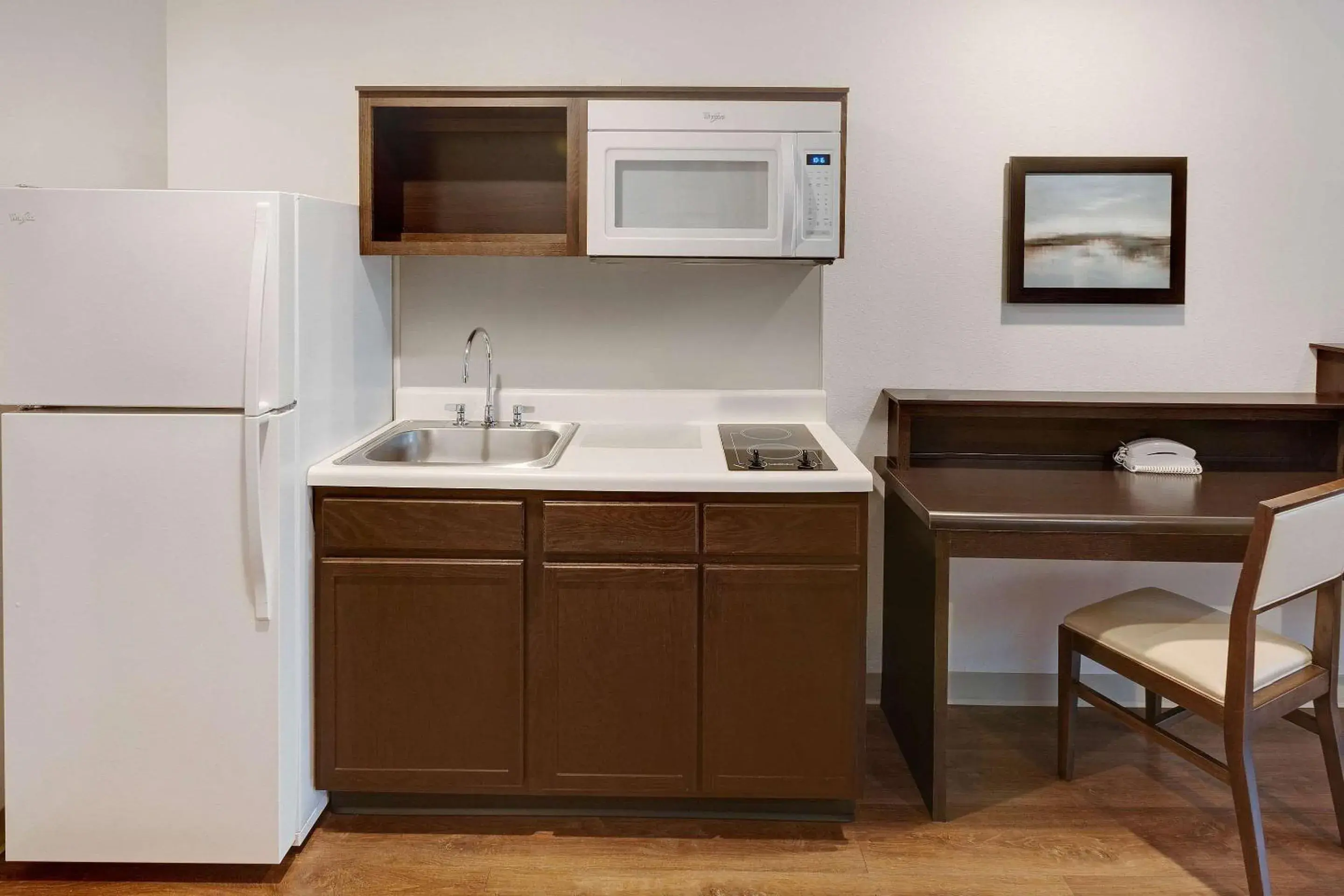 Photo of the whole room, Kitchen/Kitchenette in WoodSpring Suites Las Colinas