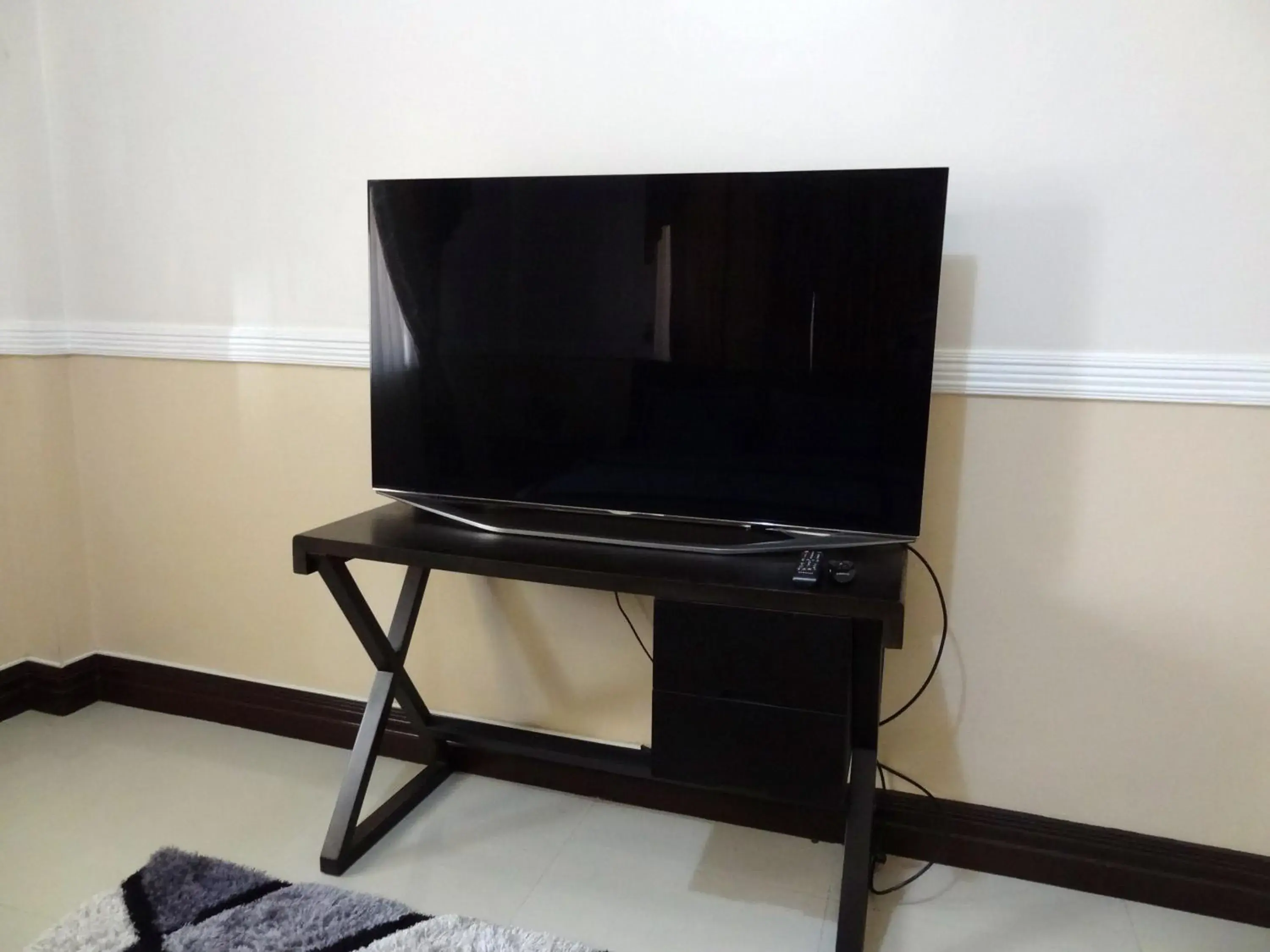 Standard Queen Room with Shared Bathroom in The Executive Villa Inn & Suites