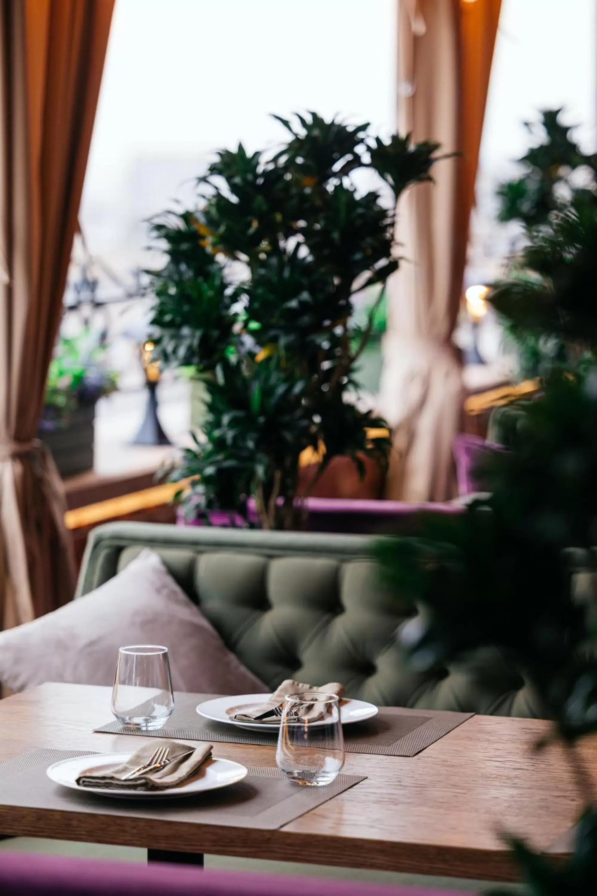 Living room, Restaurant/Places to Eat in Paris Hotel Yerevan