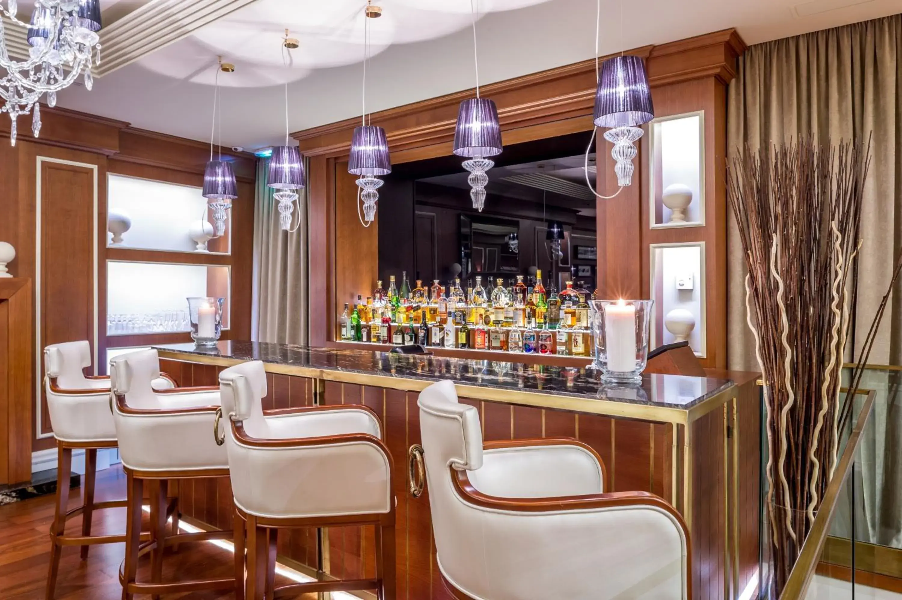 Lounge or bar in Hotel Century Lounge or bar in Hotel Century