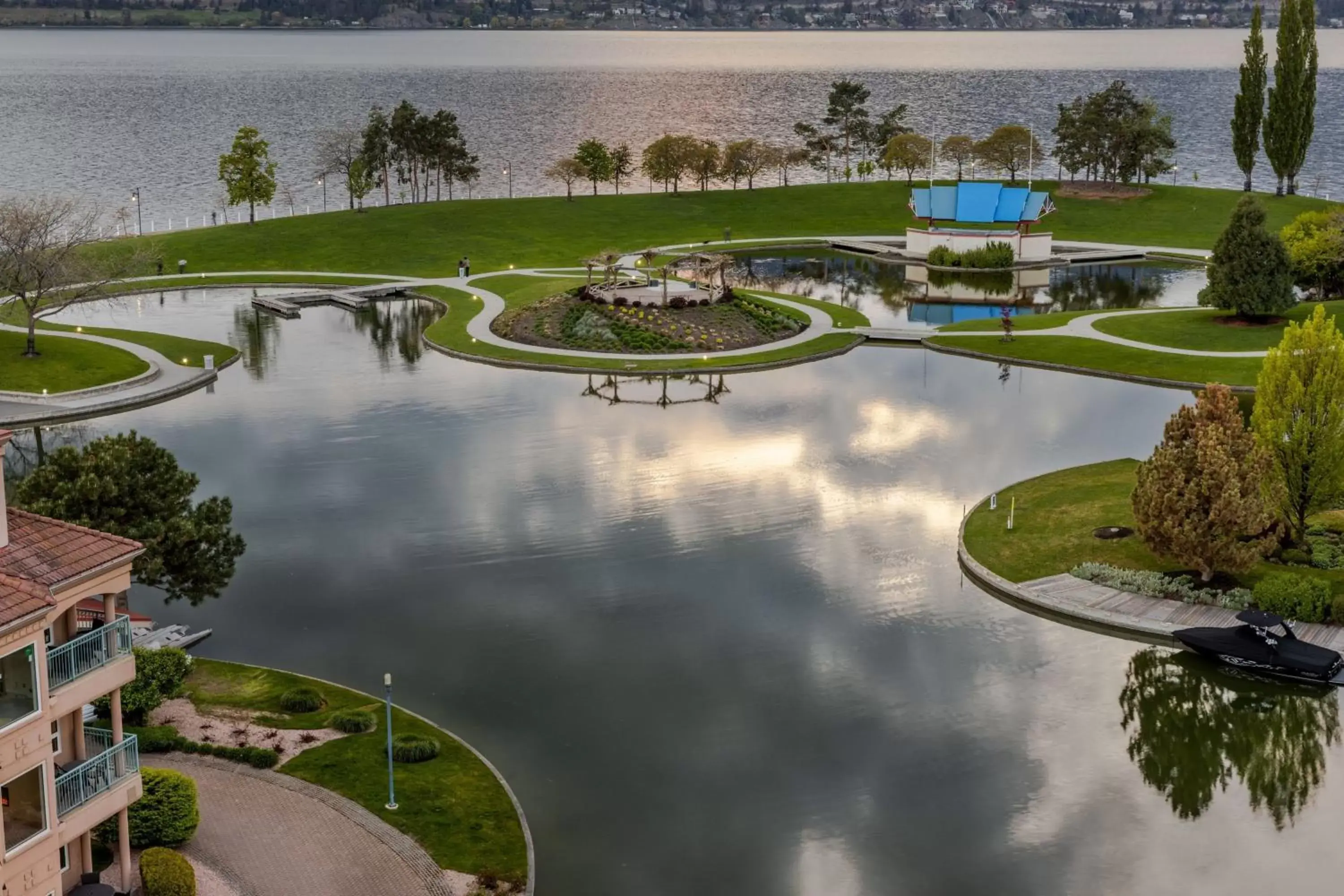 Property building, Bird's-eye View in Delta Hotels by Marriott Grand Okanagan Resort