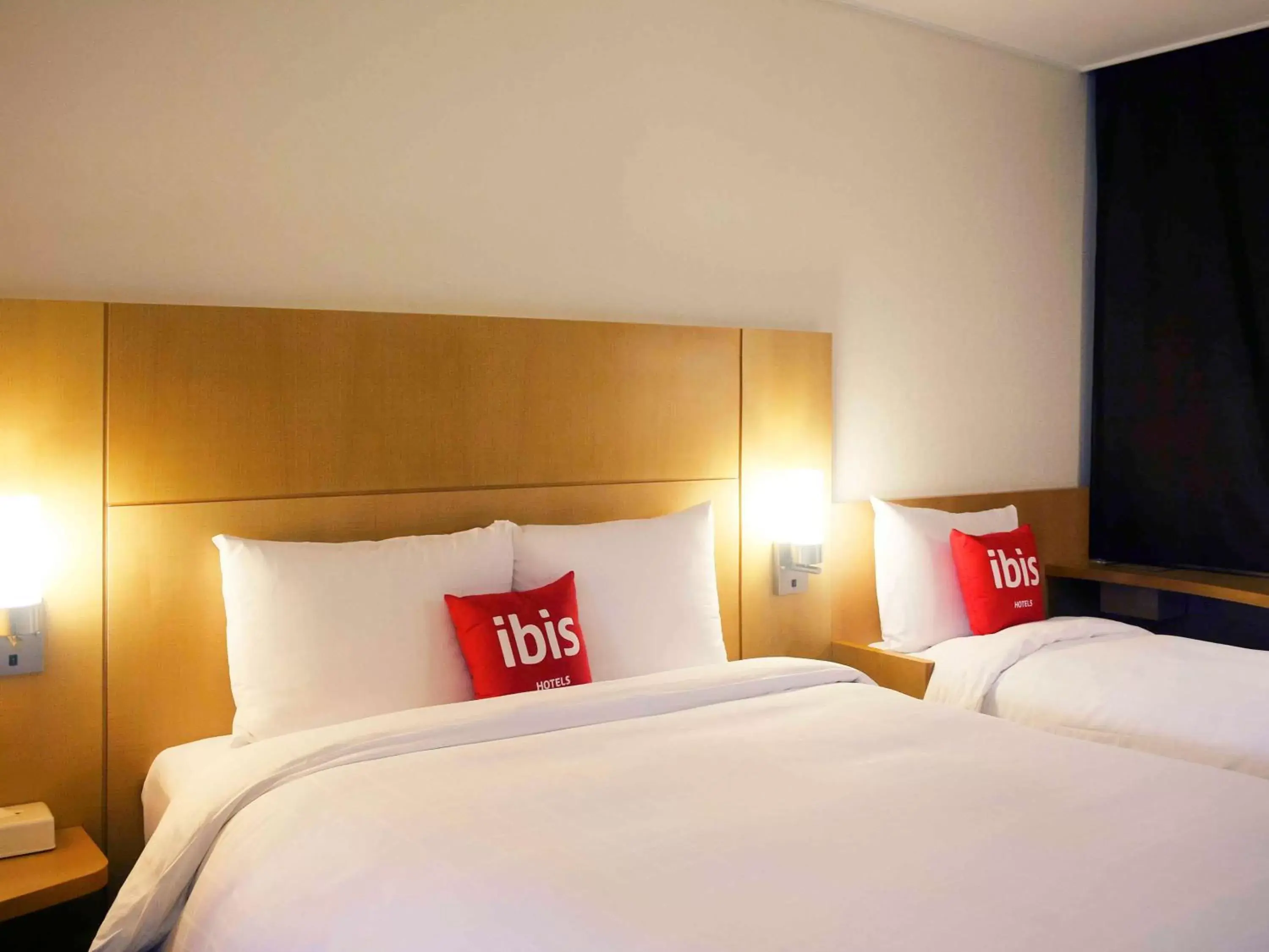 Bedroom, Bed in ibis Ambassador Insadong