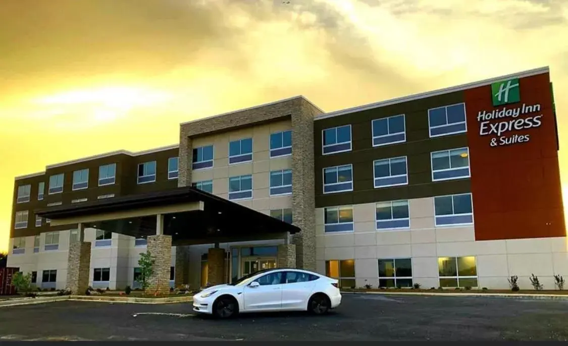 Property Building in Holiday Inn Express & Suites - Bardstown, an IHG Hotel