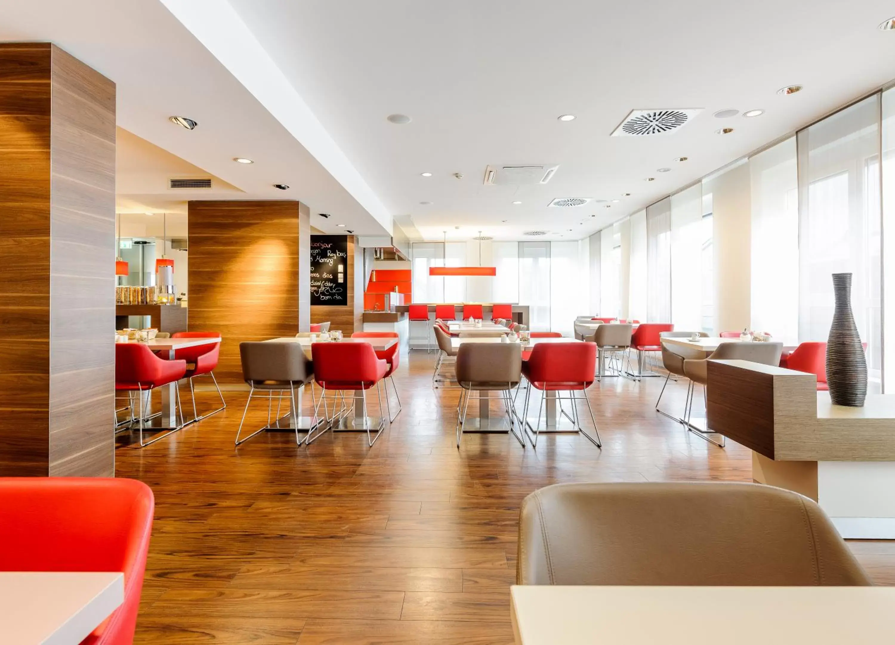 Restaurant/places to eat, Lounge/Bar in ibis Stuttgart Airport Messe