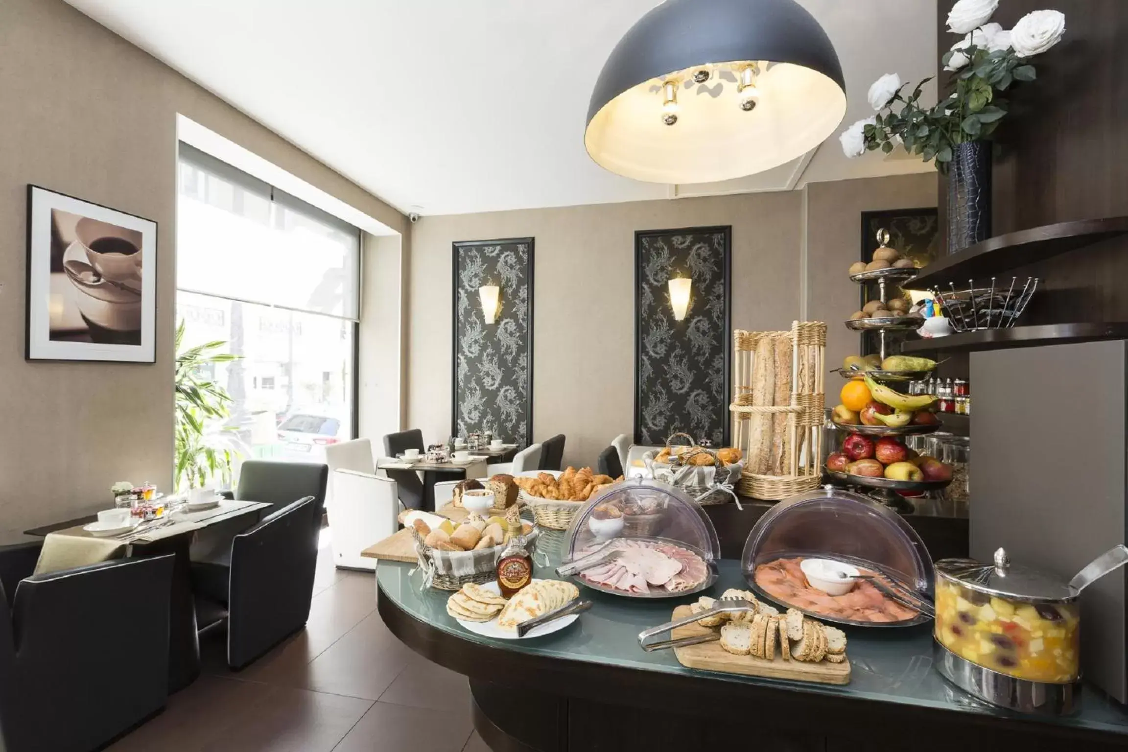 Buffet breakfast in Hotel Elysées Bassano