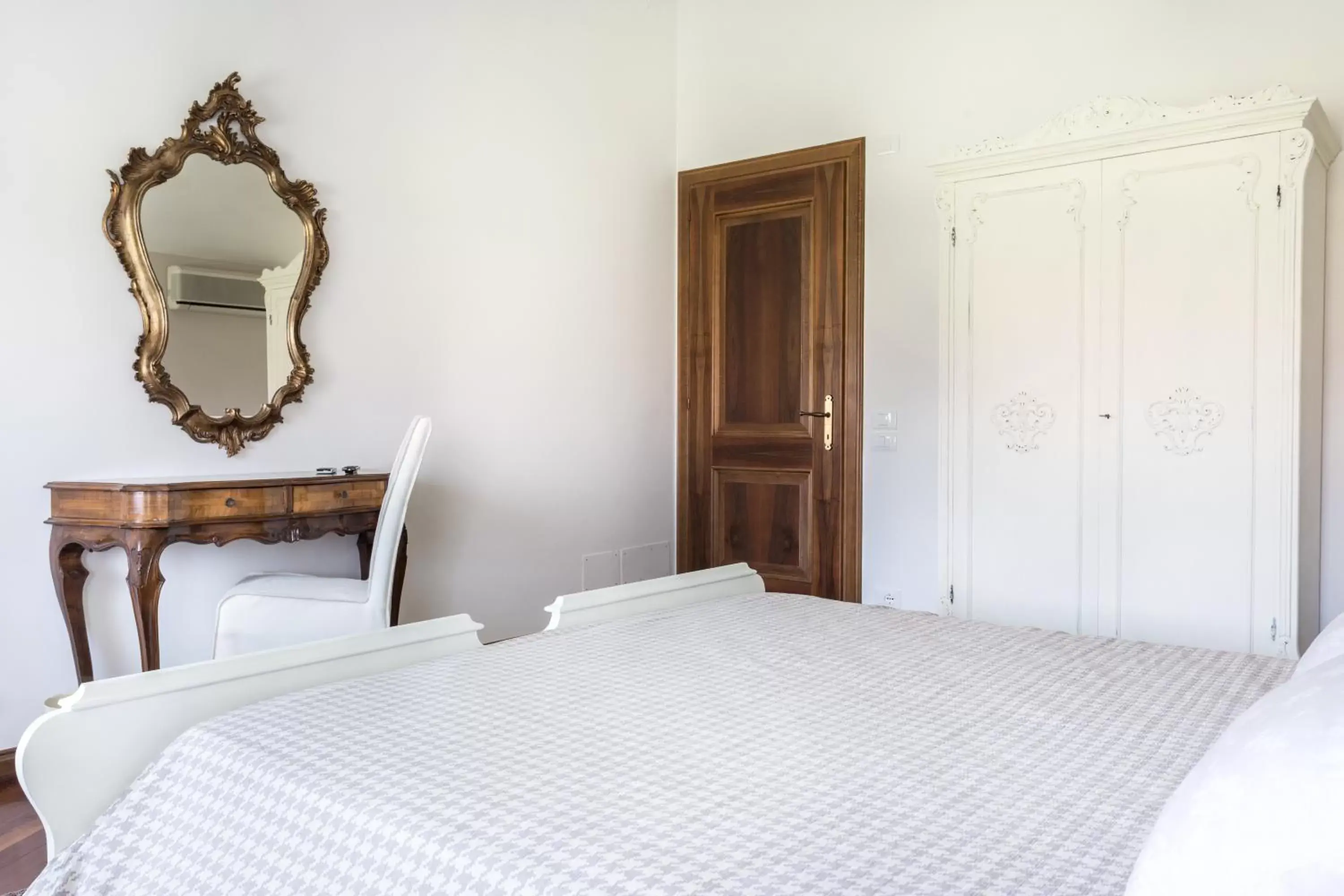 Photo of the whole room, Bed in La Dimora di Lara B&B