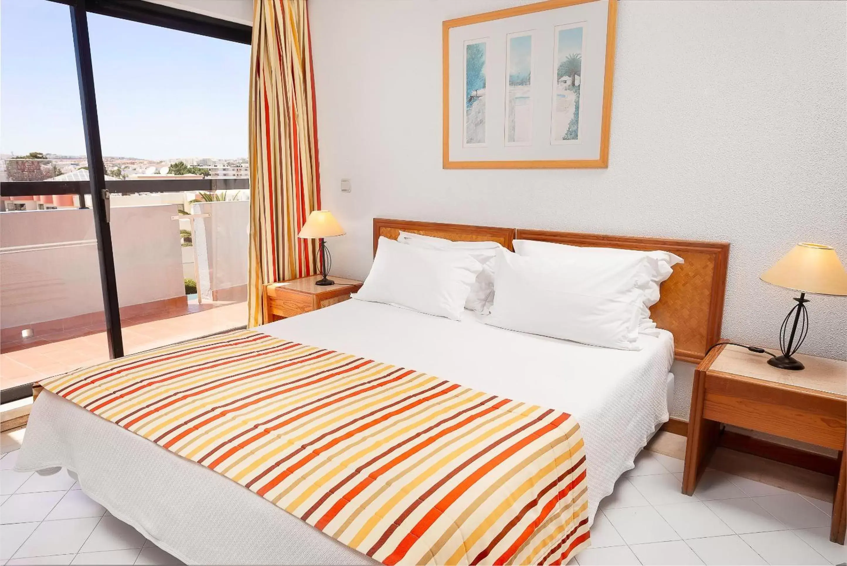 Bedroom, Bed in Muthu Clube Praia da Oura