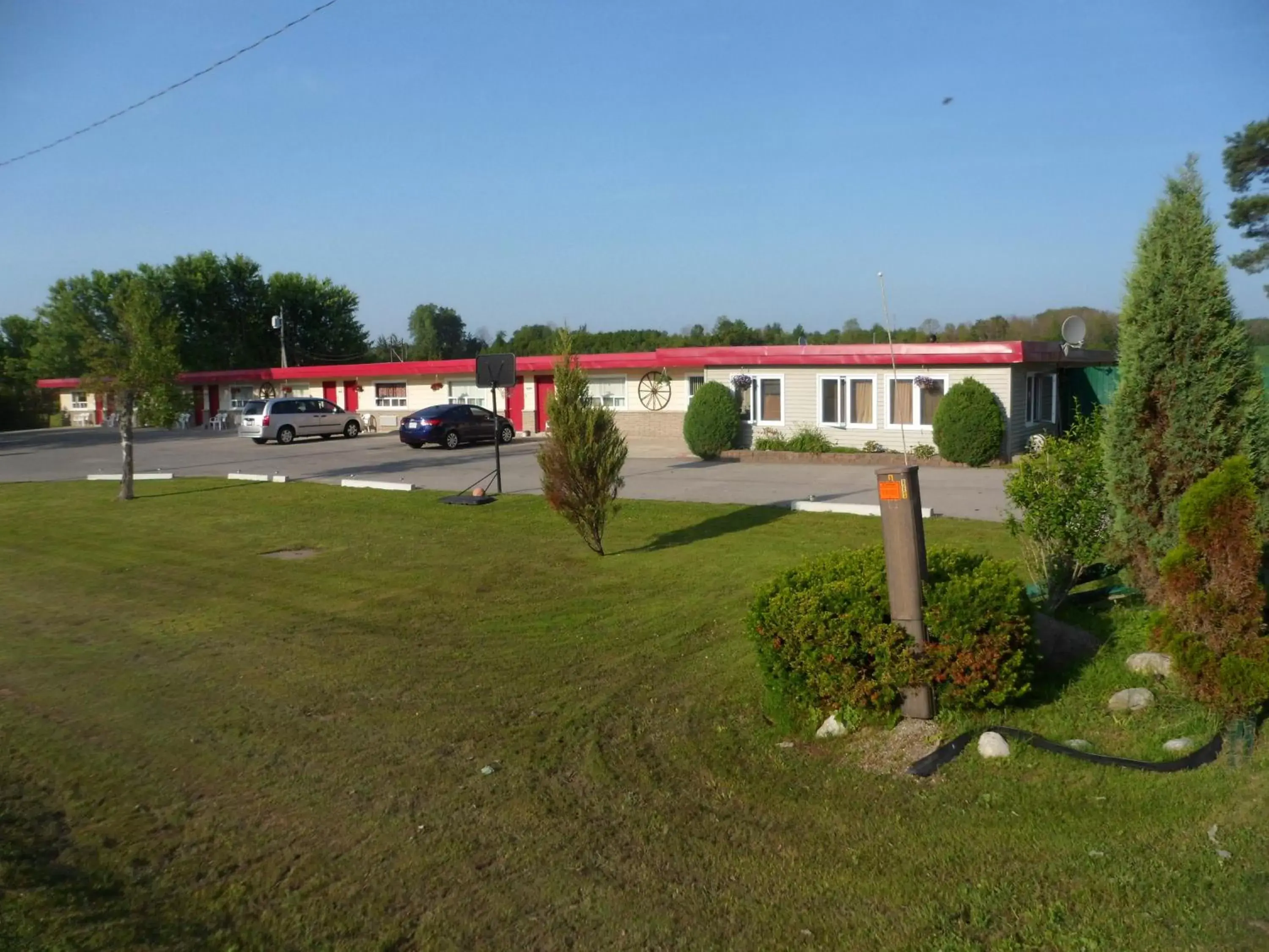 Property Building in The Silver Birch Motel