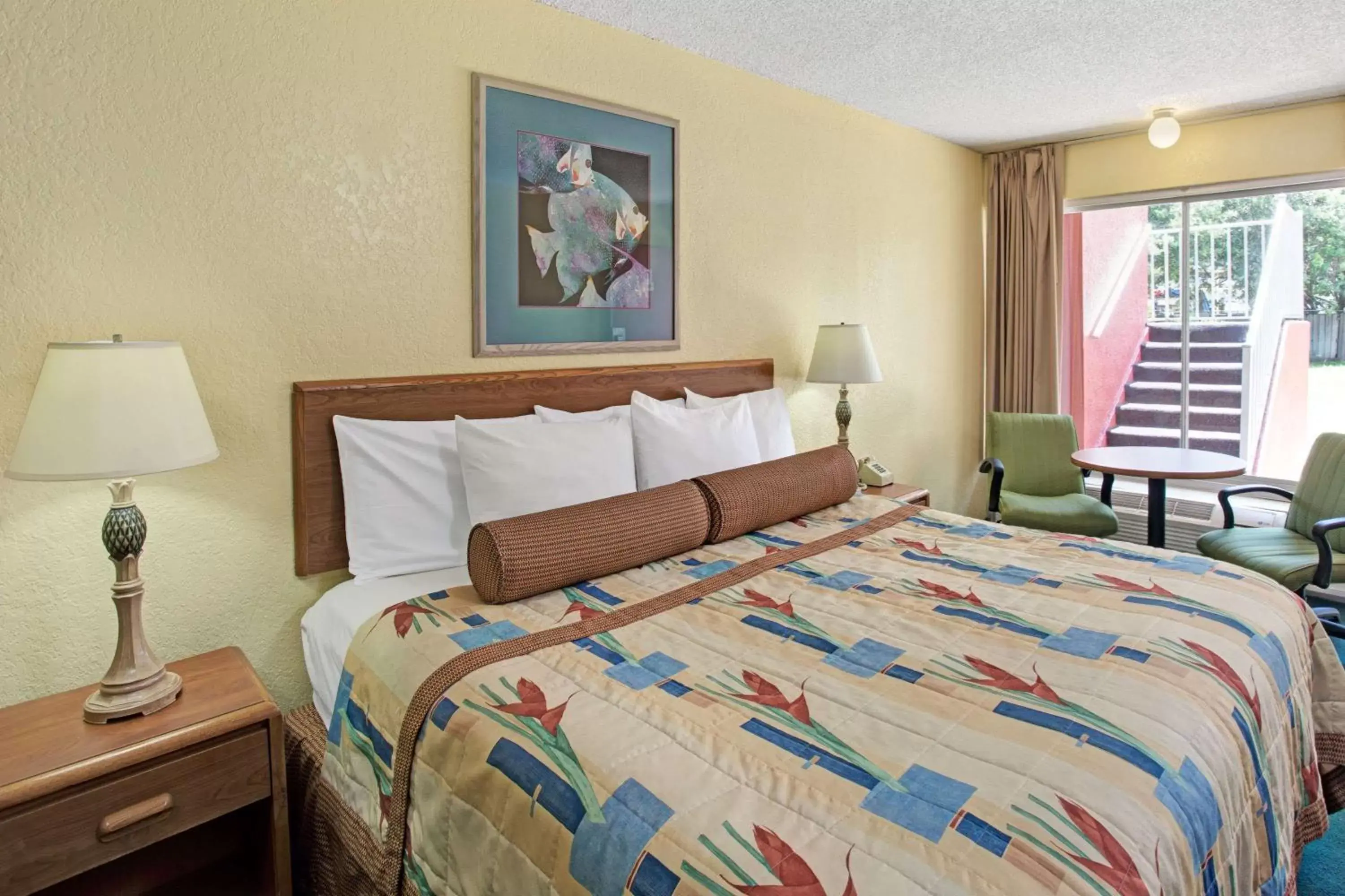 Photo of the whole room, Bed in Days Inn by Wyndham Cocoa Cruiseport West At I-95/524