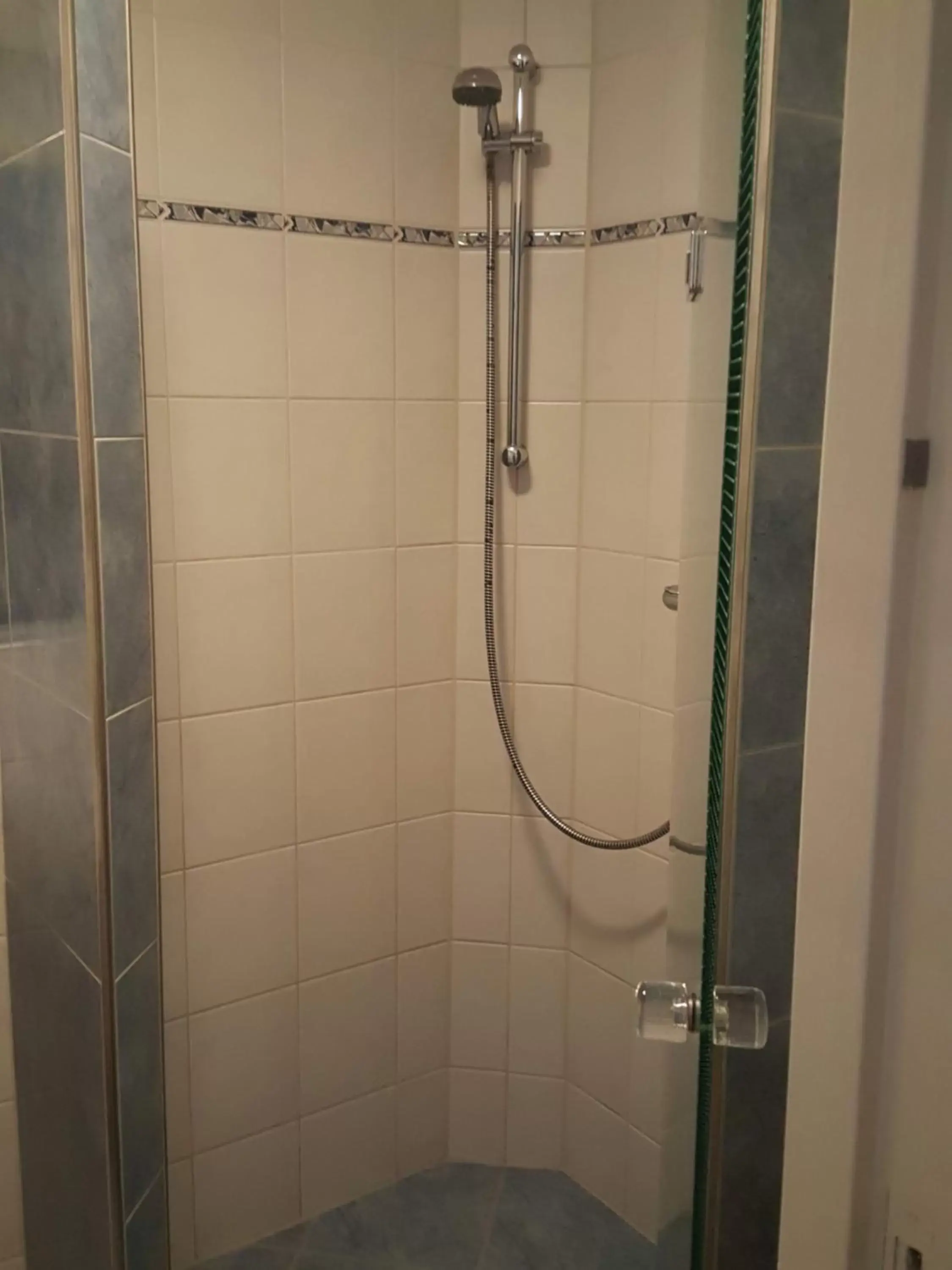 Shower, Bathroom in B&B De Slaperije