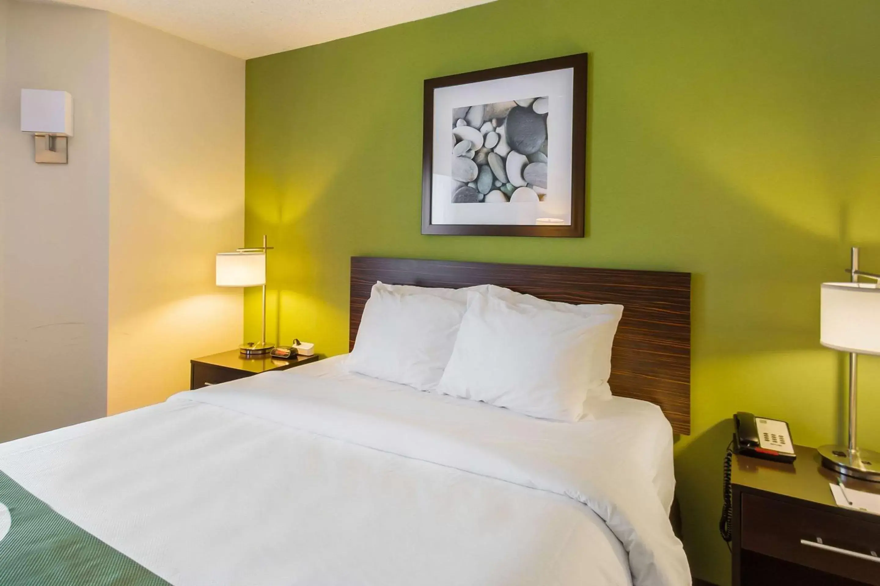 Photo of the whole room, Bed in Quality Inn Grasonville near Kent Island Photo of the whole room, Bed in Quality Inn Grasonville near Kent Island