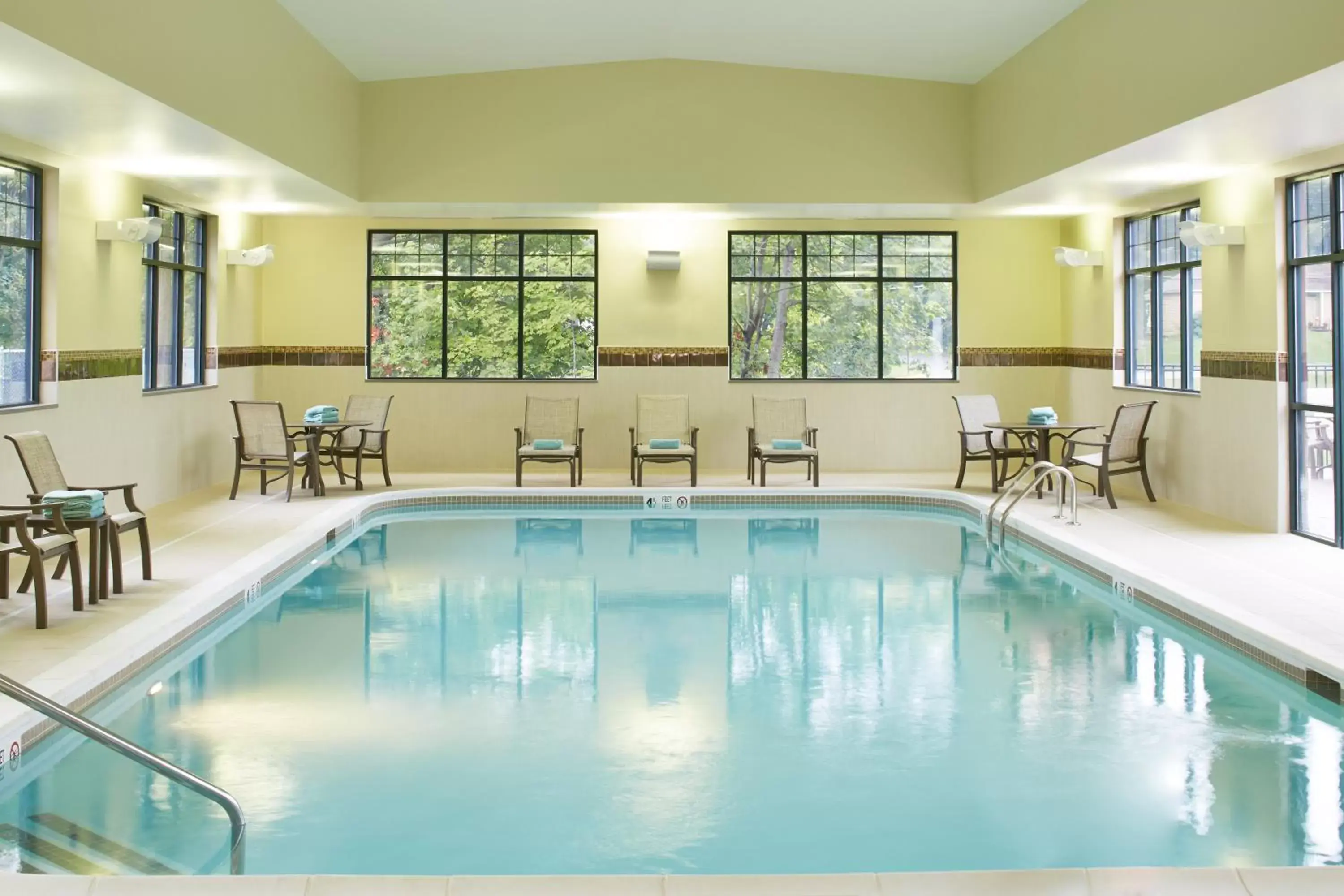 Swimming pool in Courtyard by Marriott Lake George