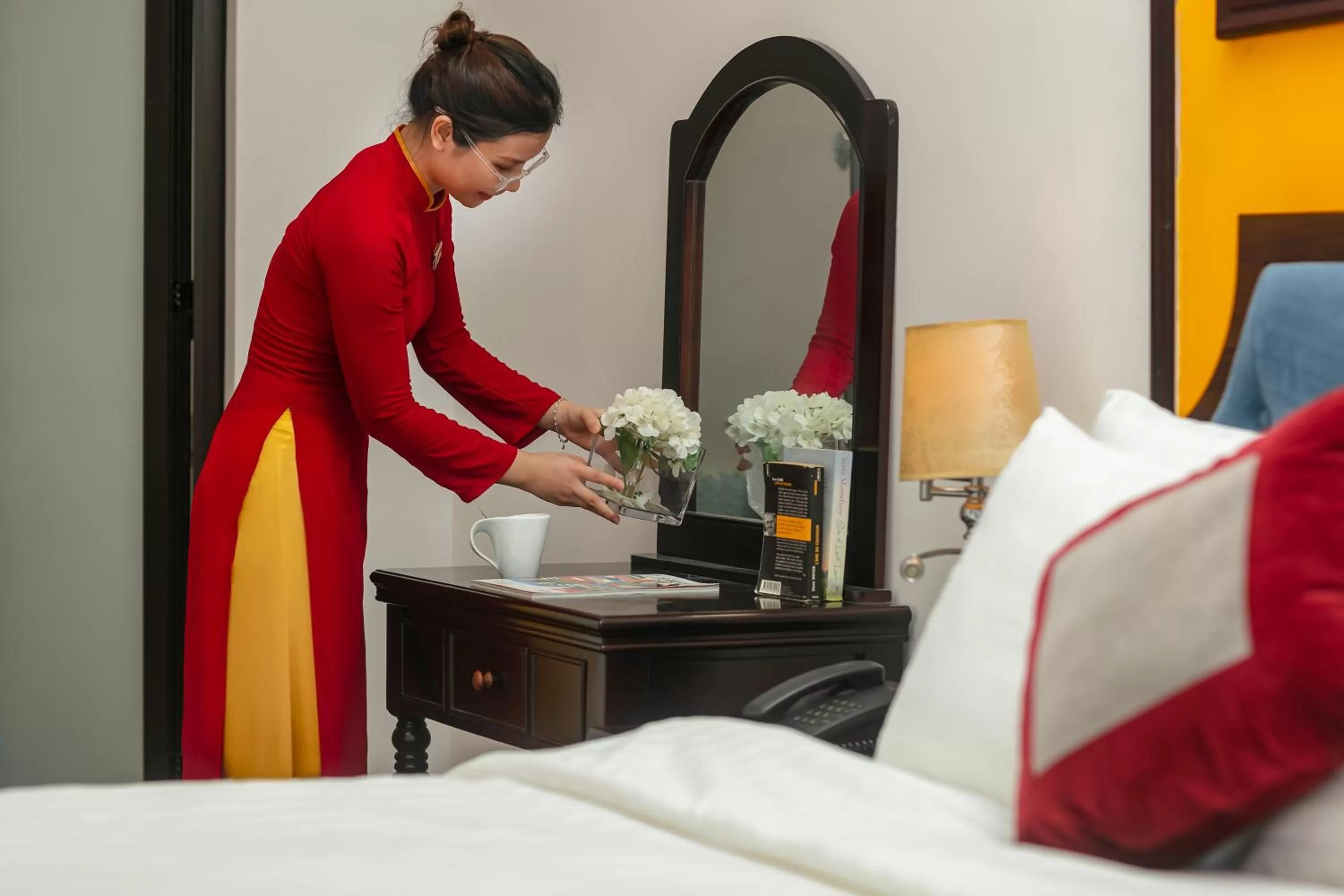 People, Bed in Silk Castle Hotel & Spa - Hanoi Old quarter