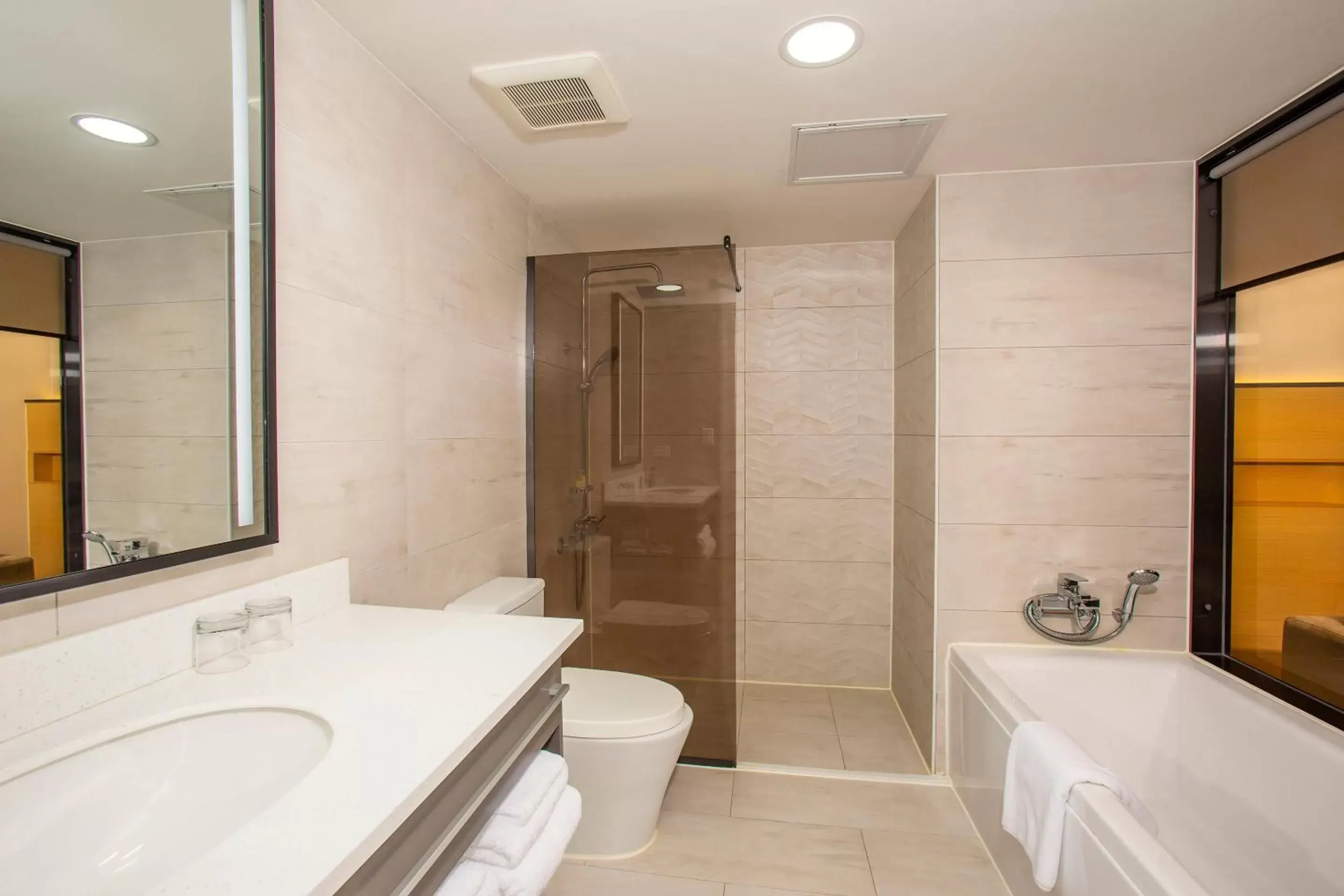 Shower, Bathroom in Bayview Hotel Guam