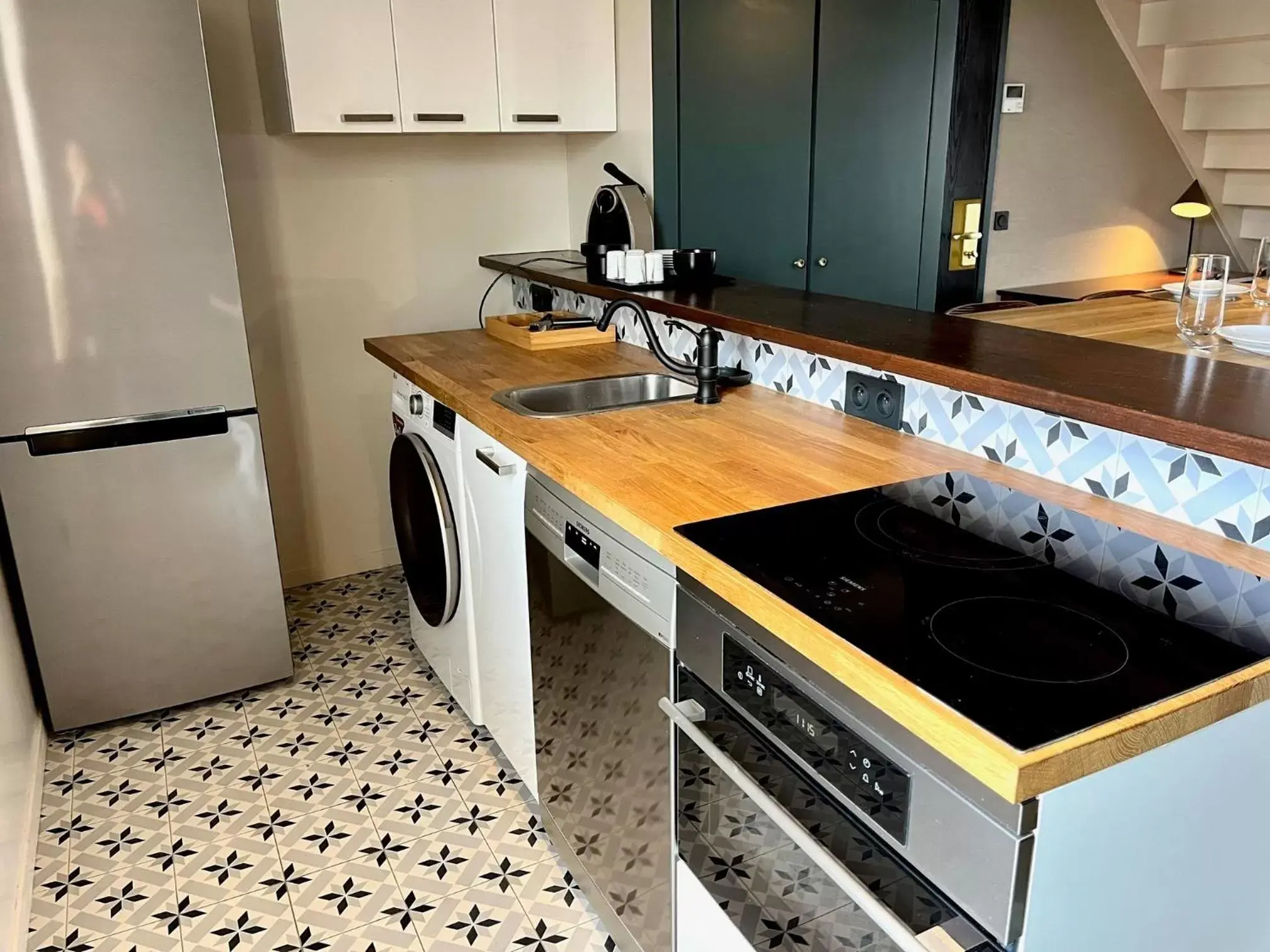kitchen, Kitchen/Kitchenette in Hotel Le Cardinal Rueil Centre